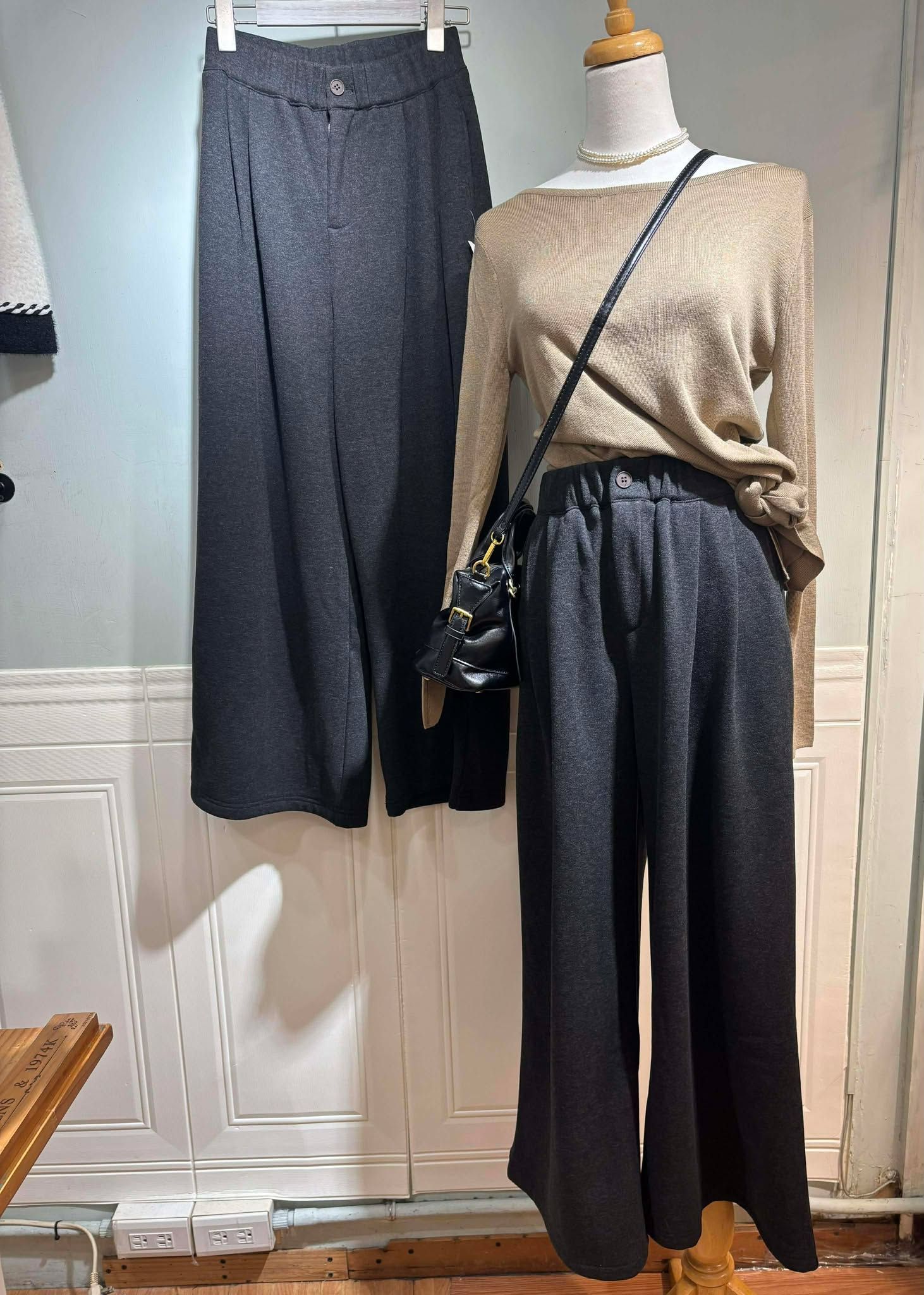 秋冬款 𝟠𝟝折 真的沒有人可以抗拒得了這麼有質感的挺版A字寬褲  2色 - 超美米杏（完全不透/韓國灰）