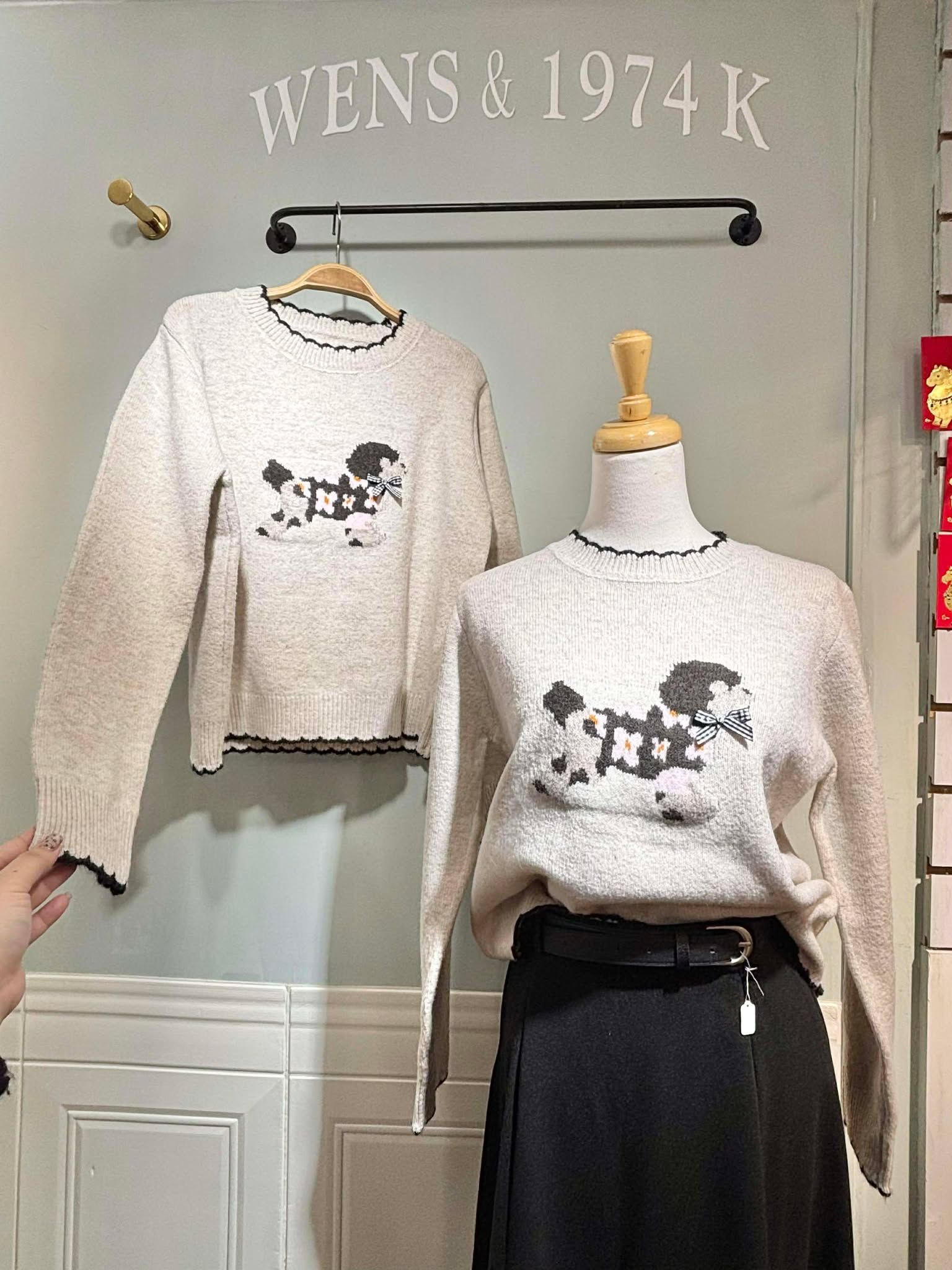 秋冬款 𝟠𝟝折 日系新款😍 自訂花苞拼色狗狗針織上衣 專櫃款，非常親膚