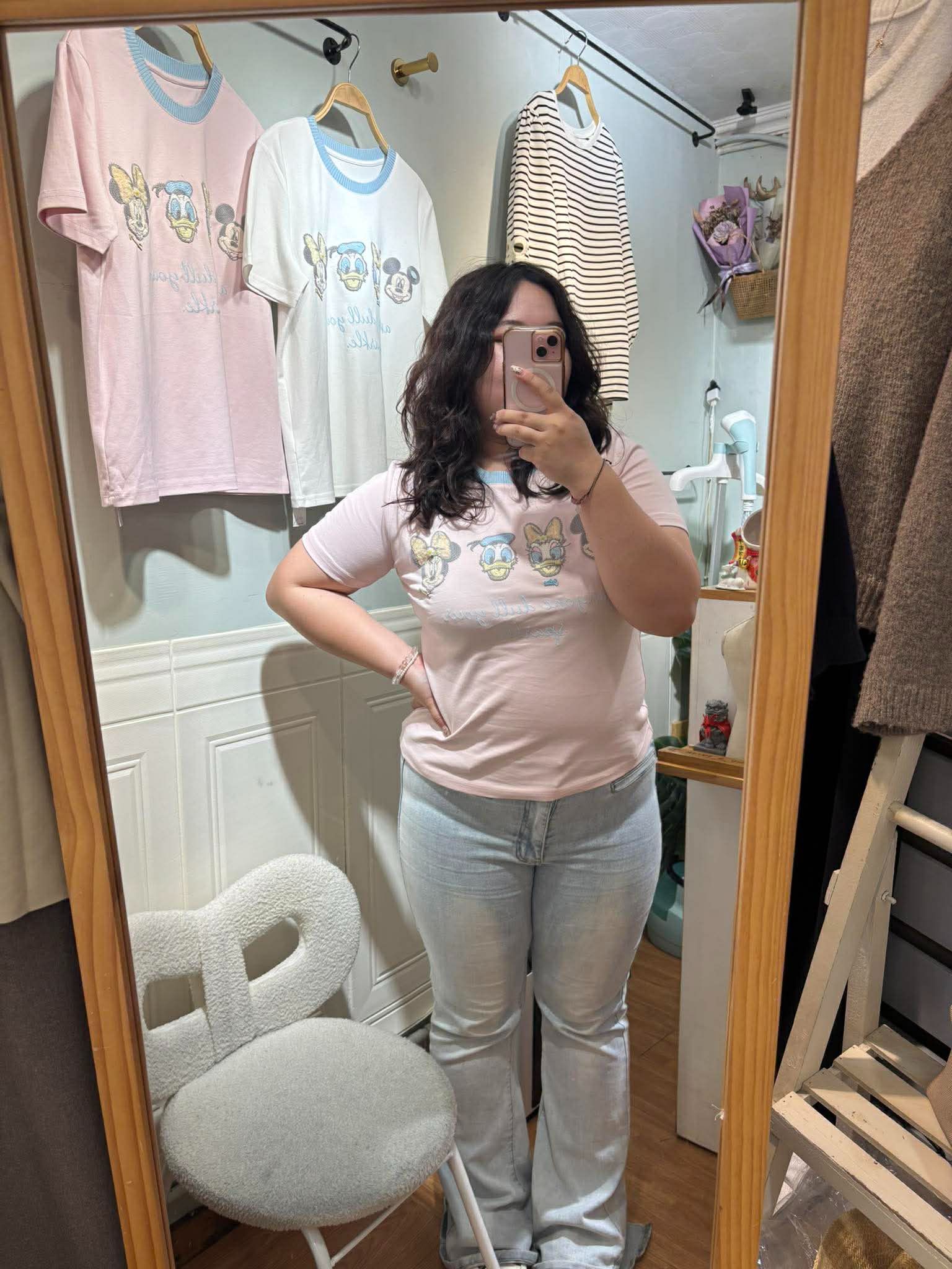 春夏新款～𝐌𝐢𝐜𝐤𝐞𝐲 家族刺繡質感圓領跳色短T （ 白 /  櫻花粉）