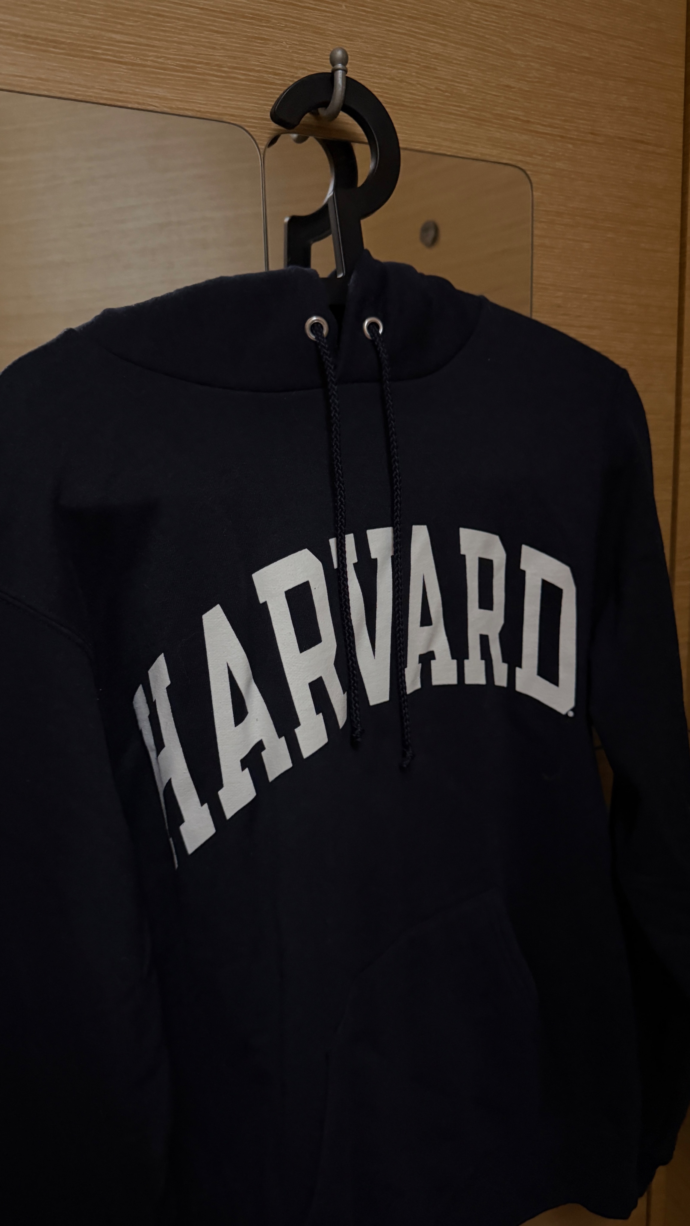 Harvard 深藍色帽踢