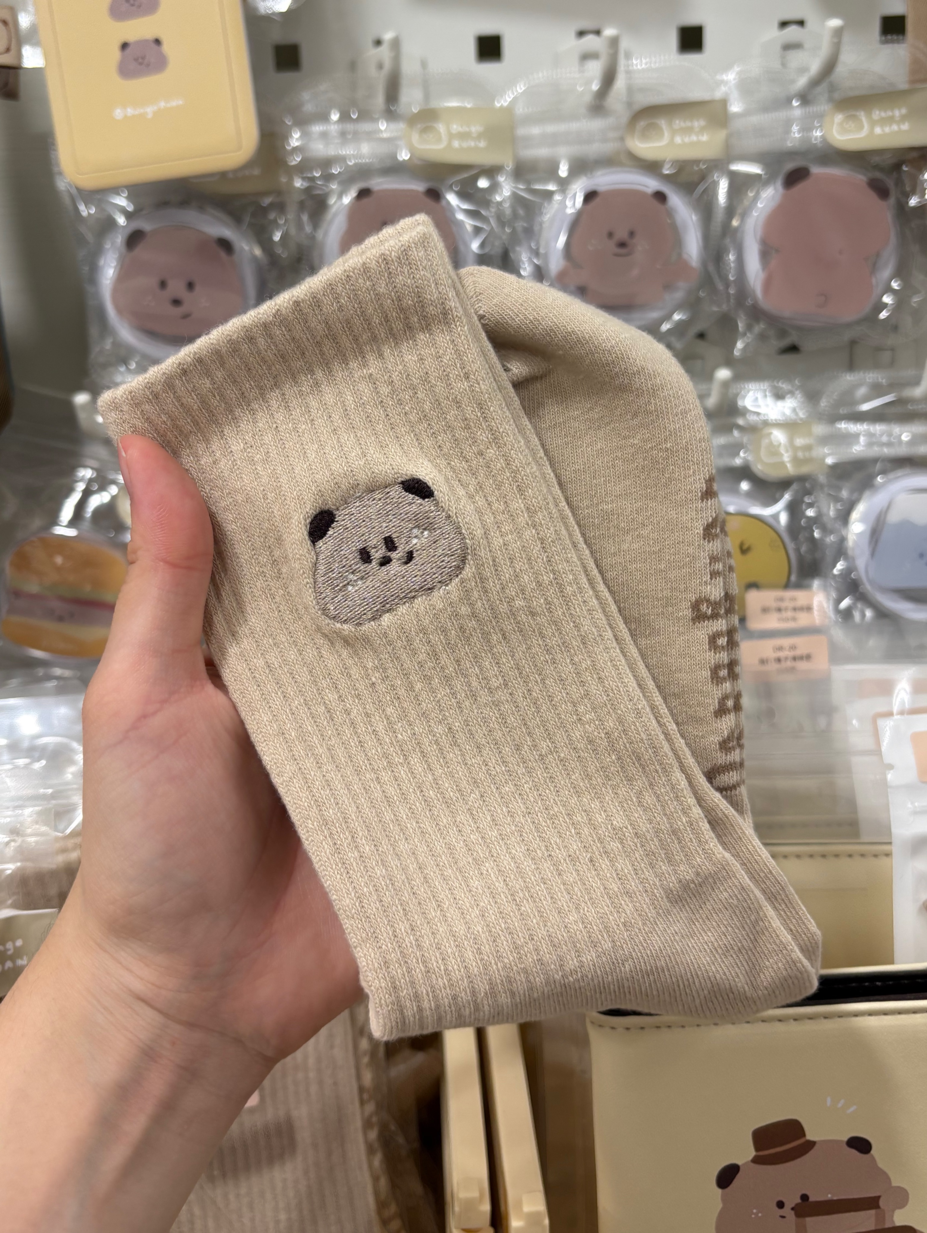 嘴邊肉星球 - 糰子刺繡中筒襪