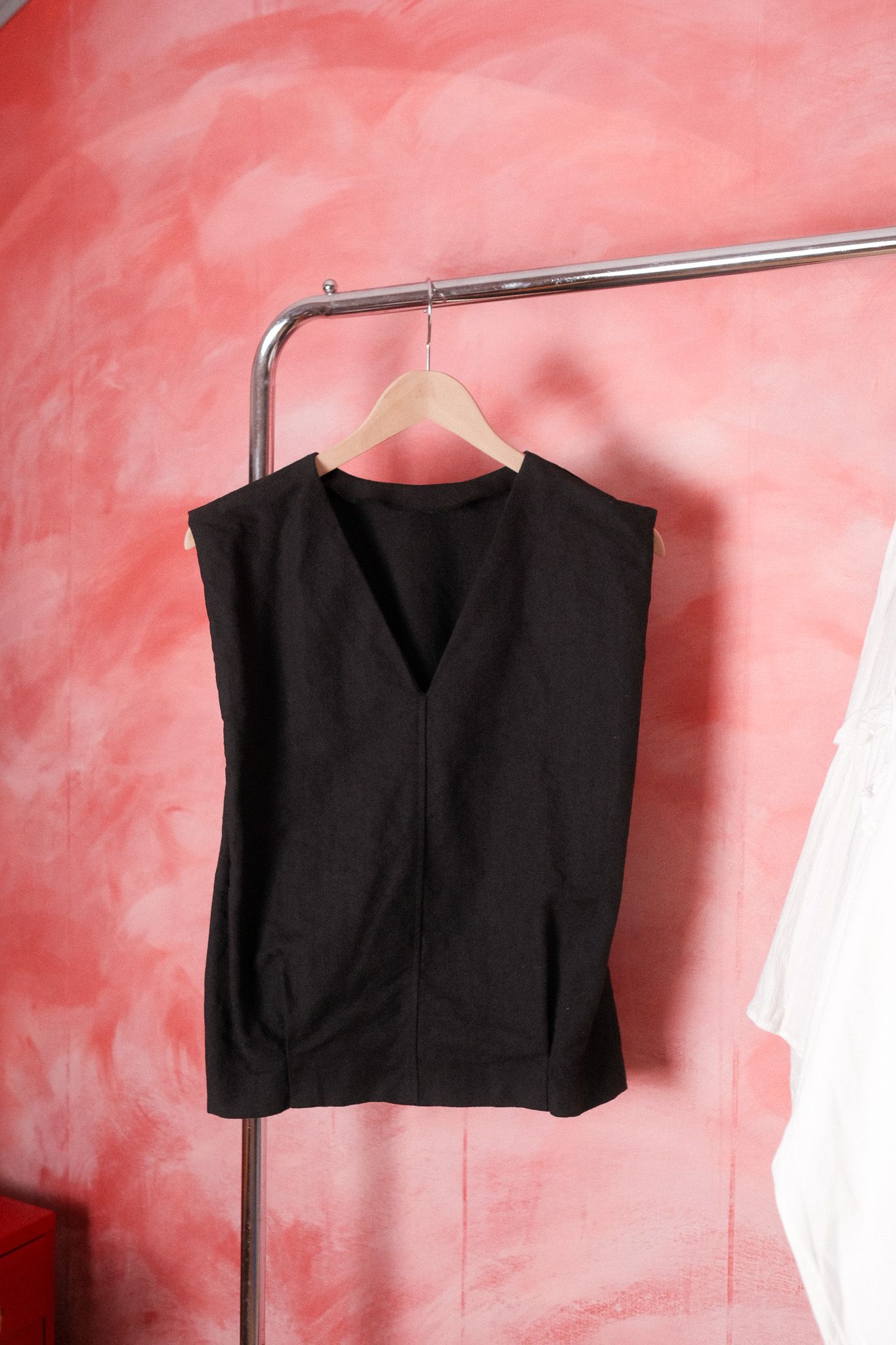 黑棉織紋挺版Ｖ領簡約背心上衣