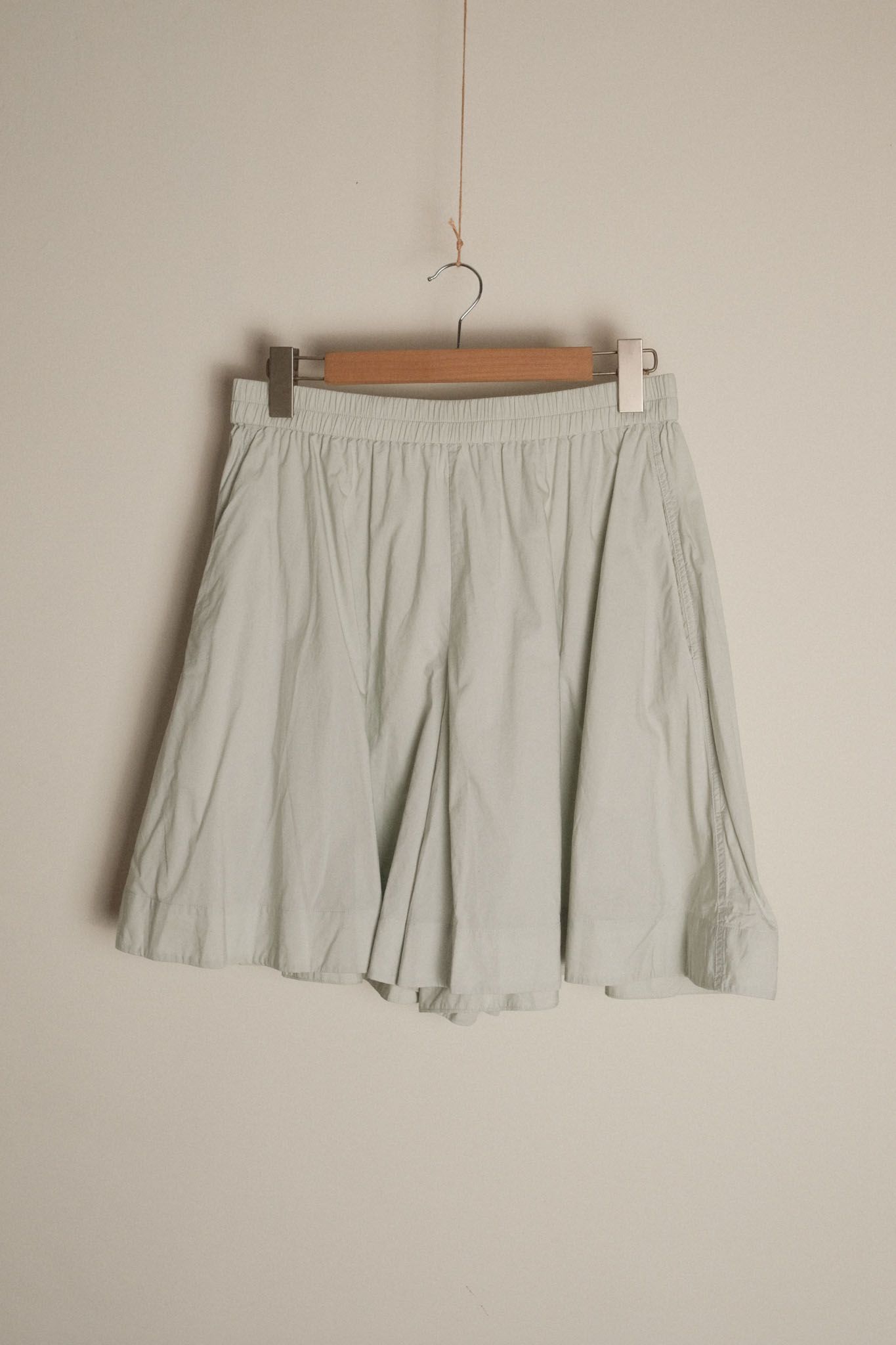 Cos淡淺綠平織棉短褲裙