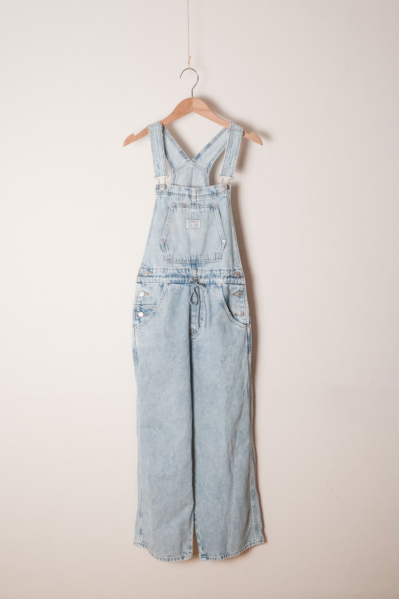 Levi’s 直筒水洗藍吊帶長褲