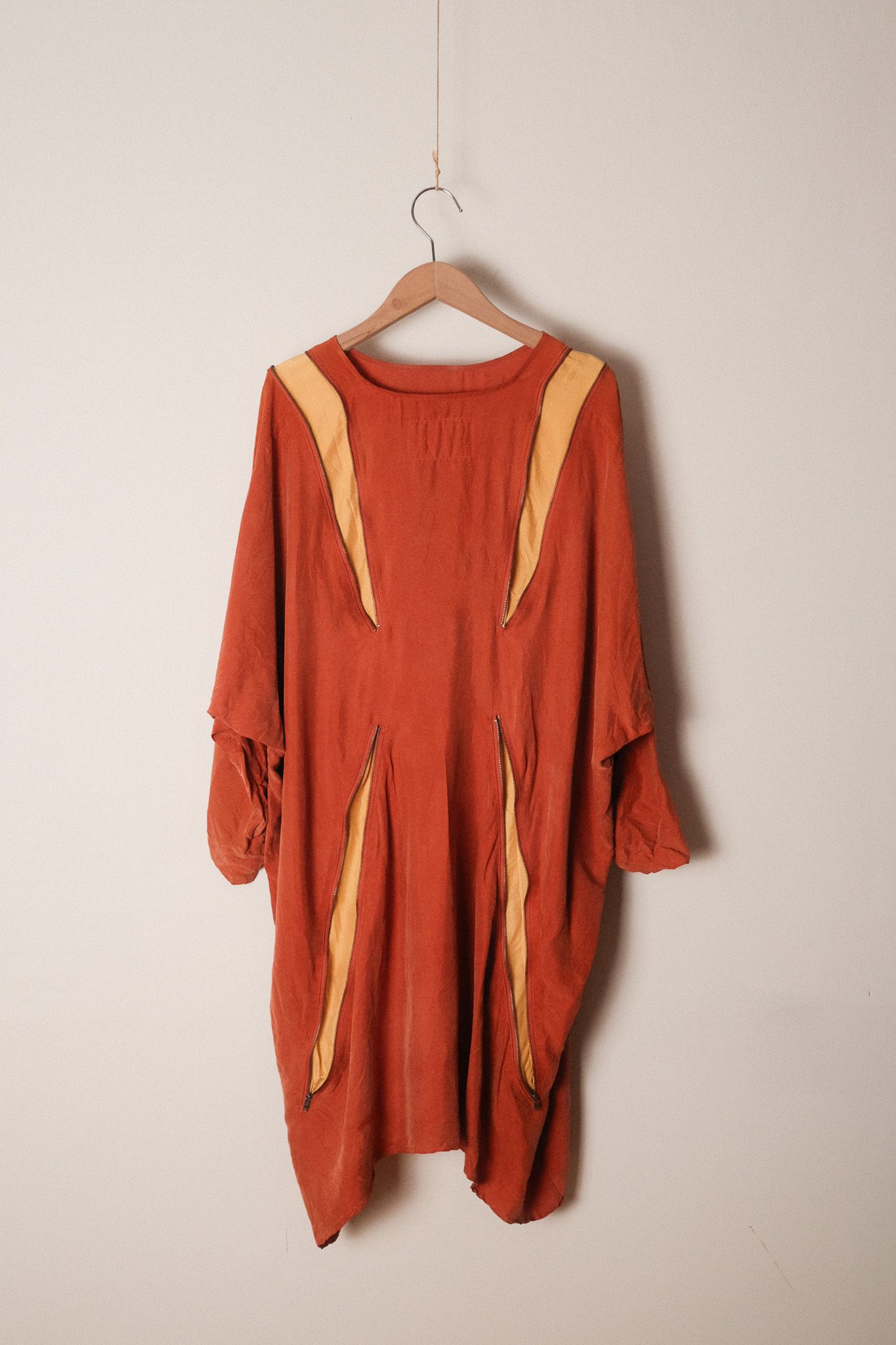 絲質橘色設計連身罩衫