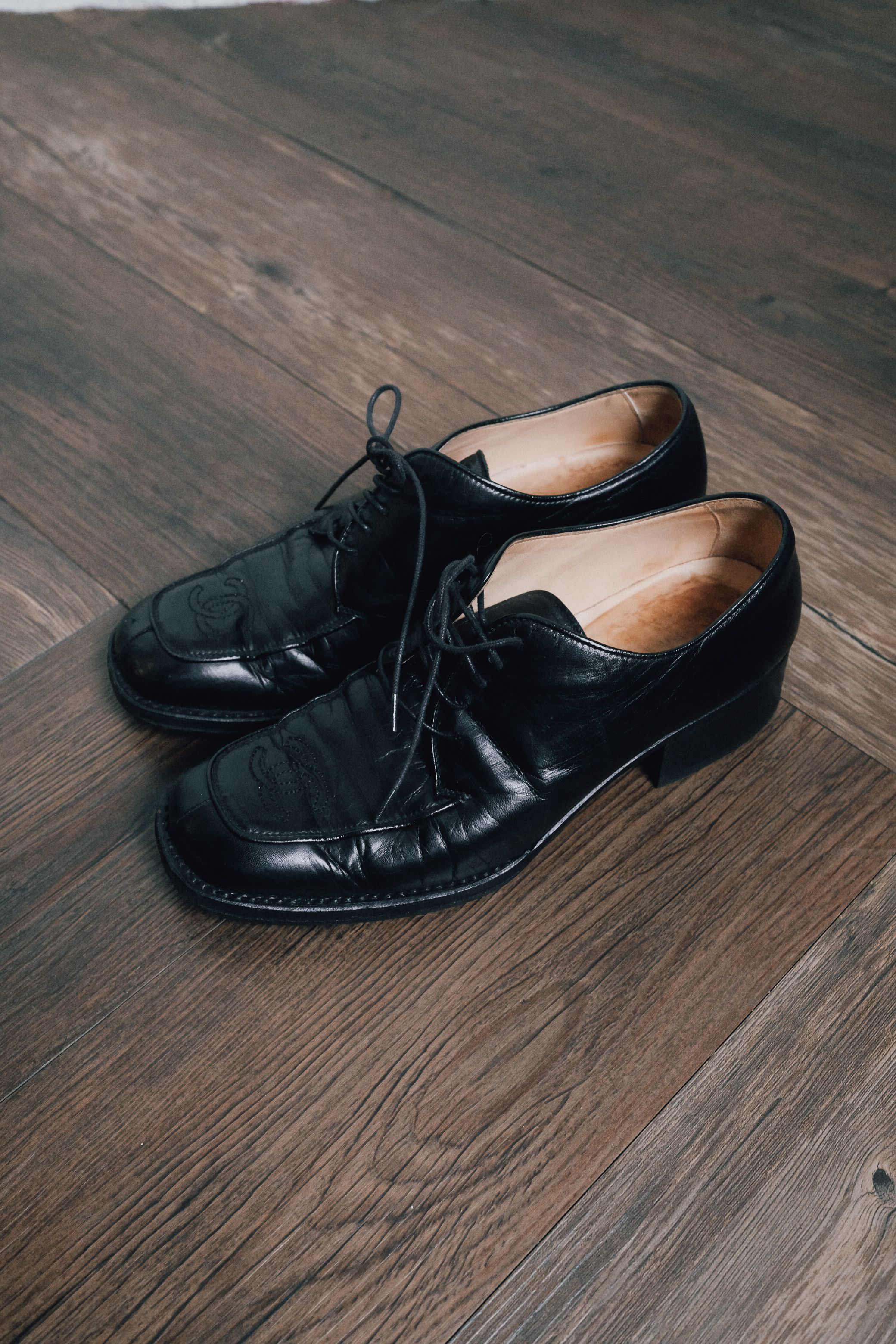 Chanel 黑色方頭低跟牛津鞋