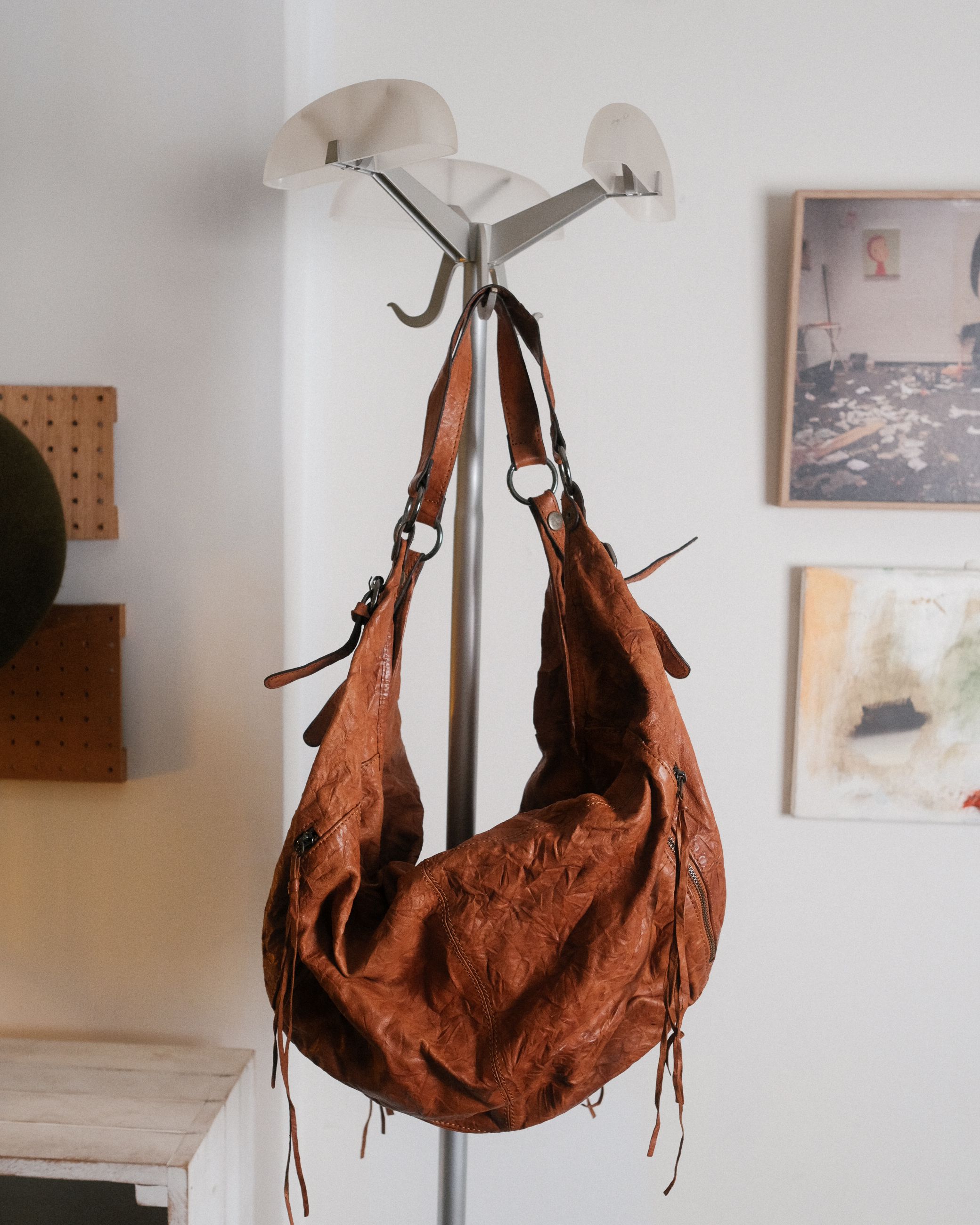 焦糖色皺皺皮革彎月女用包（使用感）