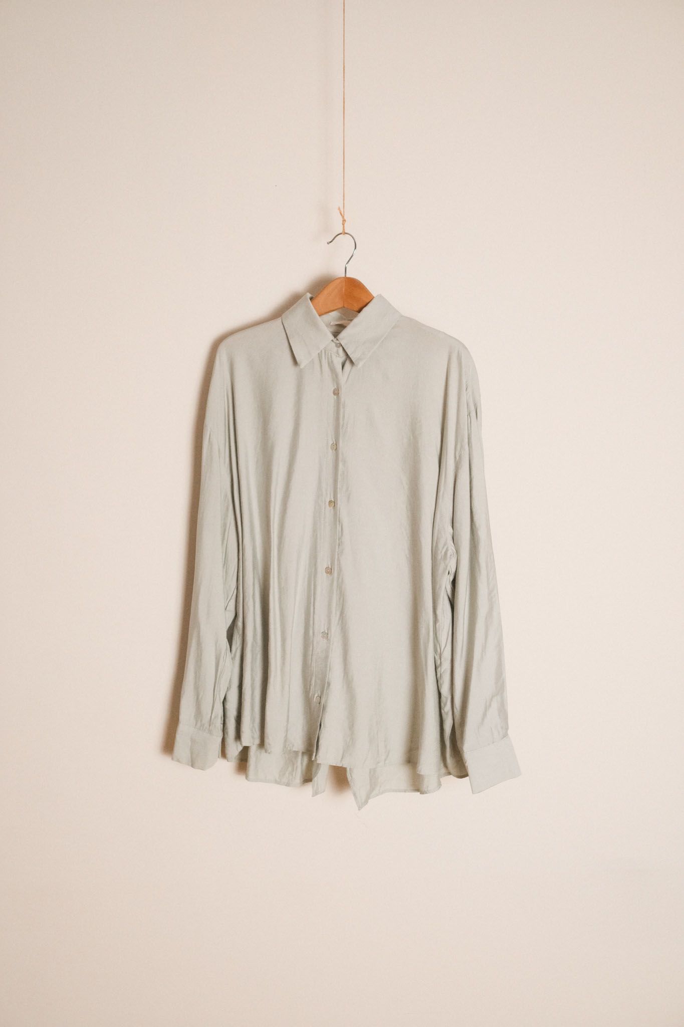 韓國製飄飄淡綠色後開岔襯衫