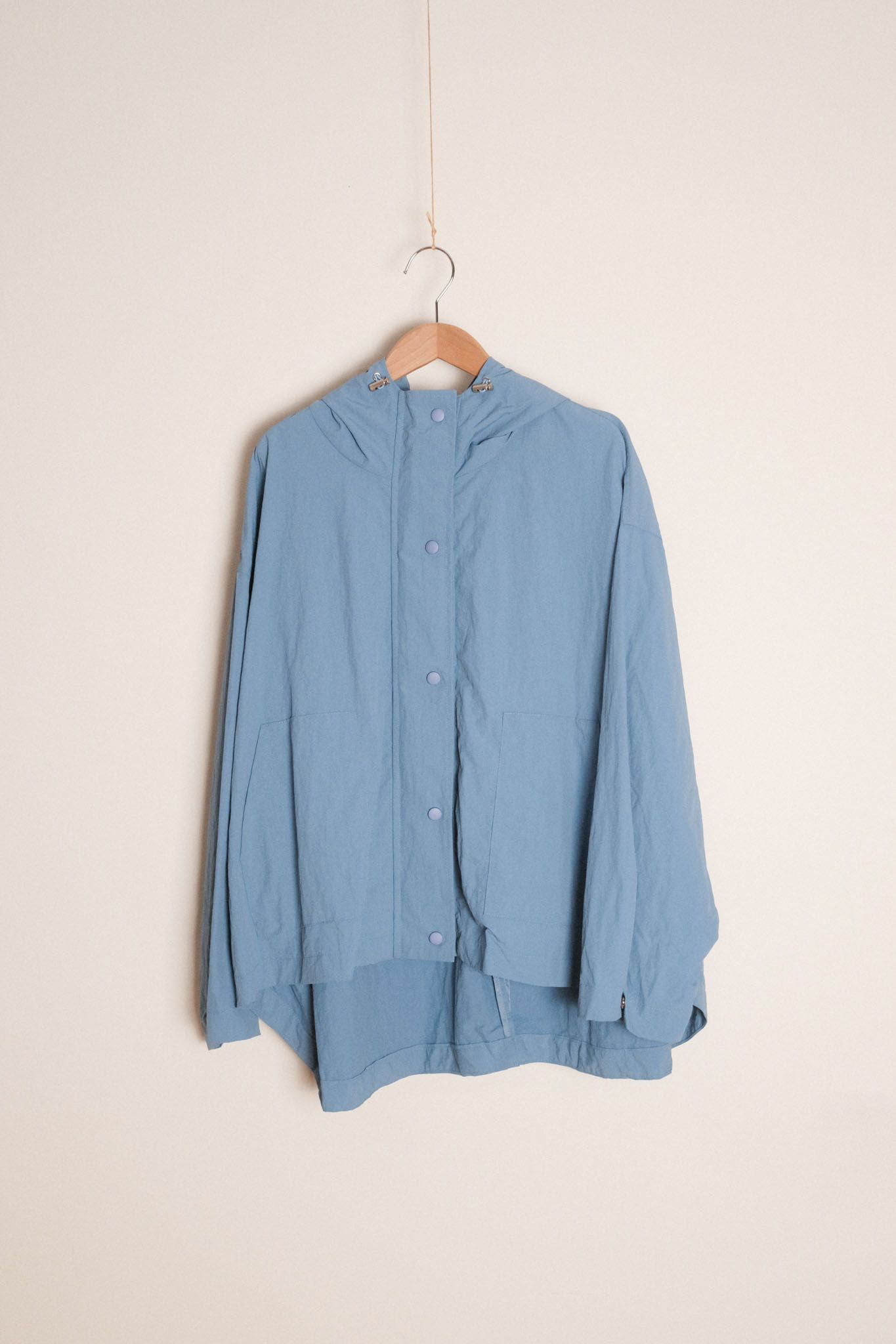 水藍輕薄防風連帽外套