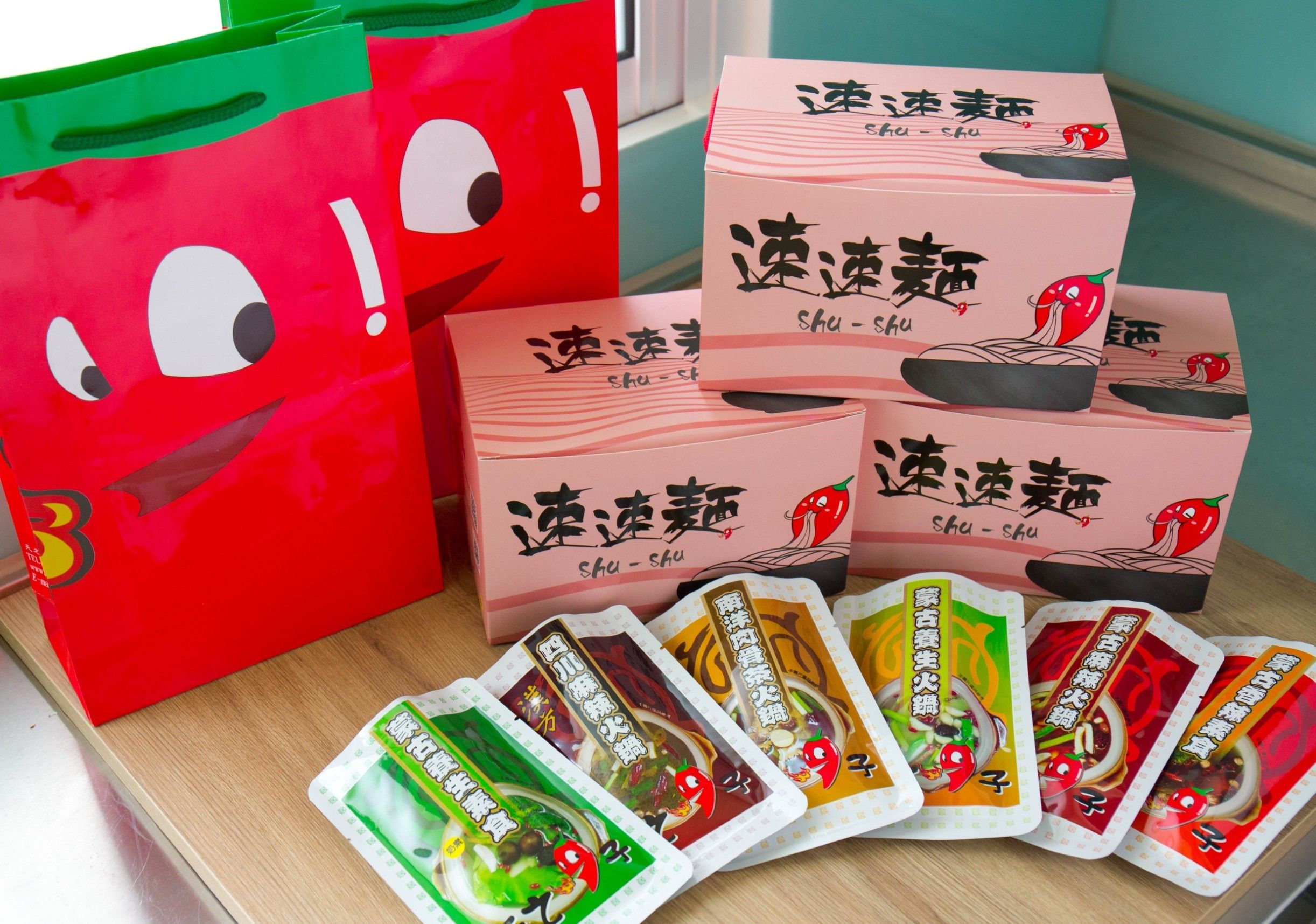 天之椒子火鍋湯底提袋組：1組只要499元 蒙古養生*2 蒙古麻辣*2 四川麻辣*2 養生素食*1 香辣素食*1 肉骨茶*