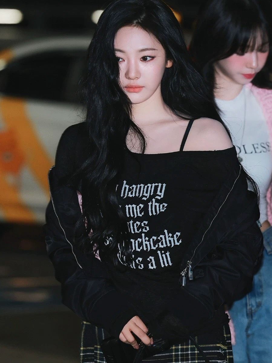 ＜預購＞ROCKCAKE 斜肩上衣 寧寧同款