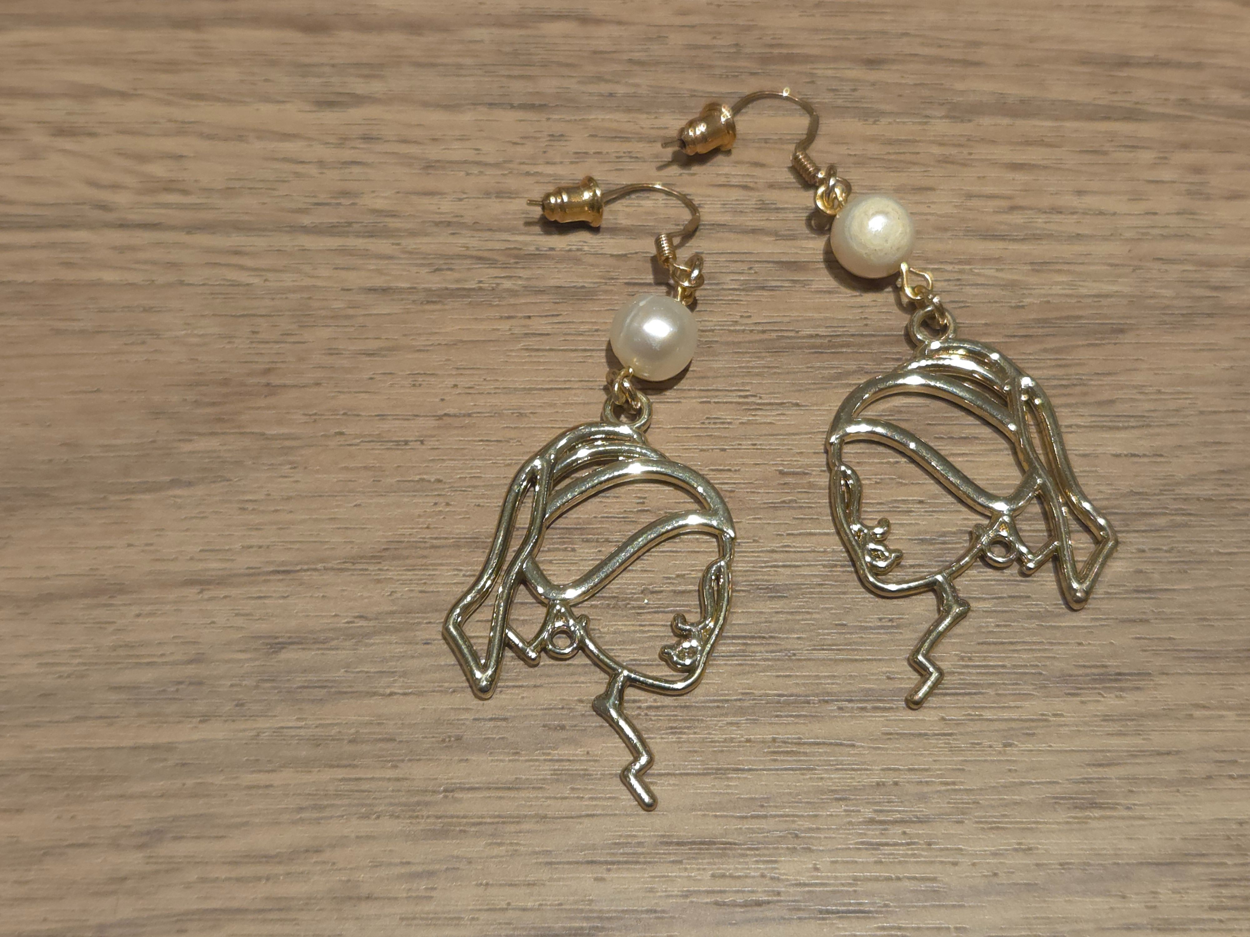 戴珍珠耳環的少女