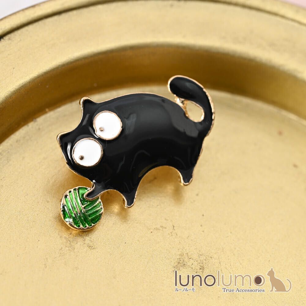 Lunolumo 黑貓玩毛球胸針