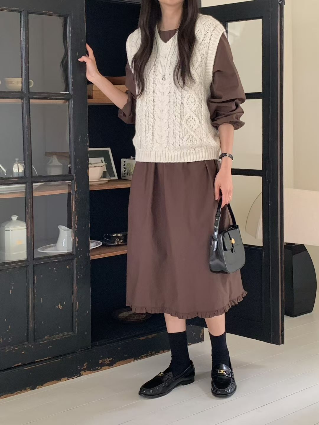 【咕G歐妮】現貨。V領麻花羊毛背心（4色）  保暖針織背心 馬甲 疊穿必備 文青百搭設計款 韓國製流行女裝