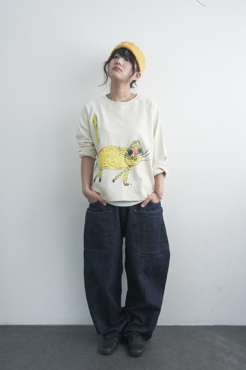 【咕G歐妮】現貨。正韓手繪貓咪T恤（2色） 長袖T恤 長袖上衣 寬鬆版型 大學T 衛衣 文青插畫風 韓國製流行女裝