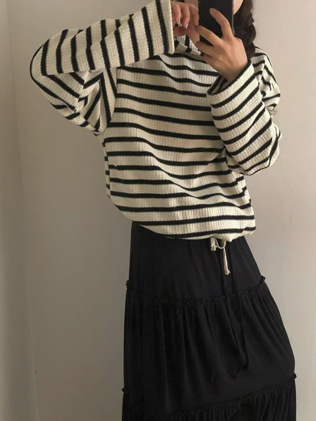 【咕G歐妮】現貨。正韓寬鬆落肩條紋上衣（2色） 橫條紋長袖連帽T恤 長帽T 中長版下擺抽繩設計 韓國製流行女裝