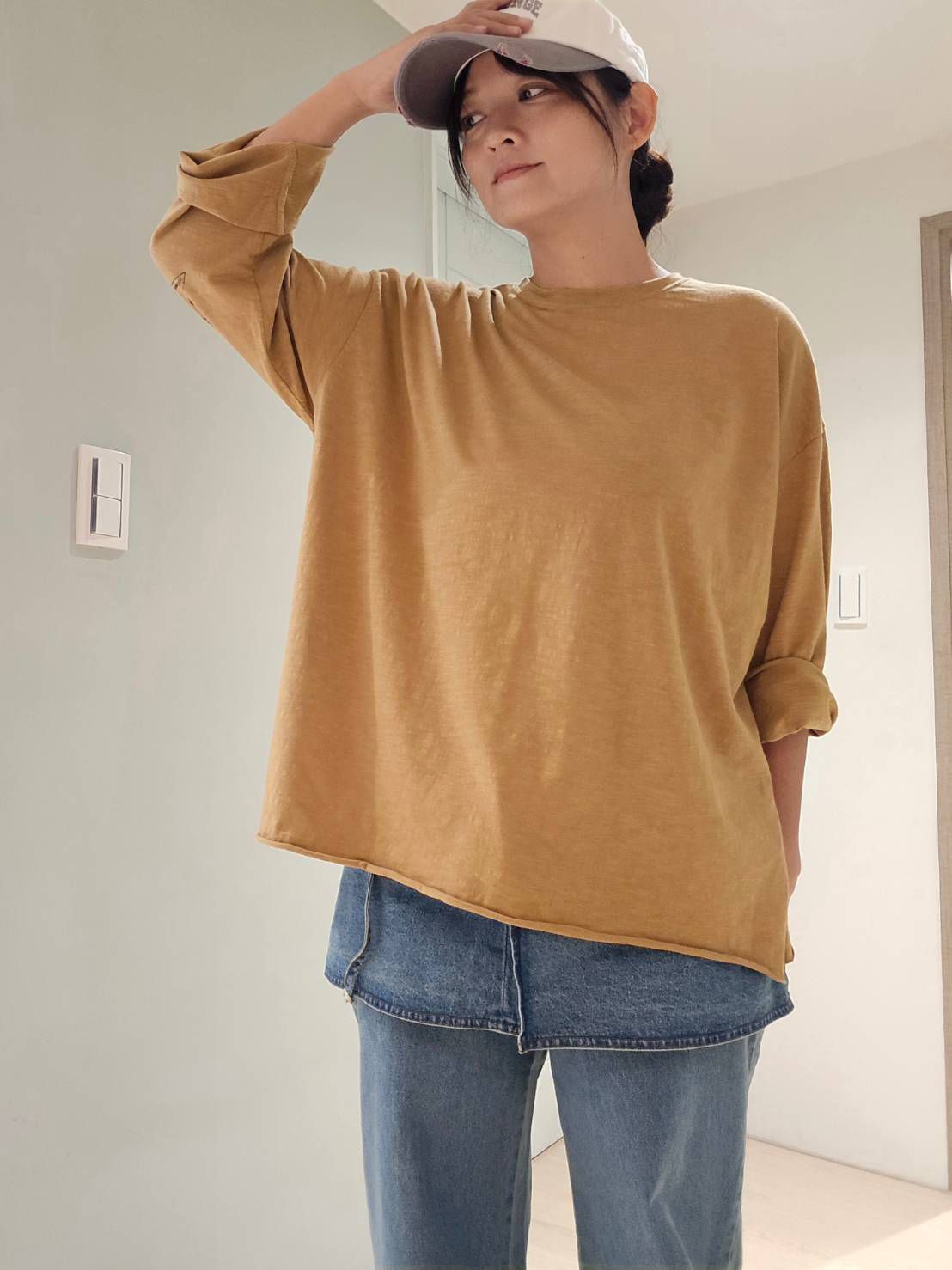 【咕G歐妮】現貨。正韓素色T恤（2色） 星星長袖T恤 寬鬆版型上衣 不收邊捲邊設計 百搭棉T 東大門流行女裝 韓國製