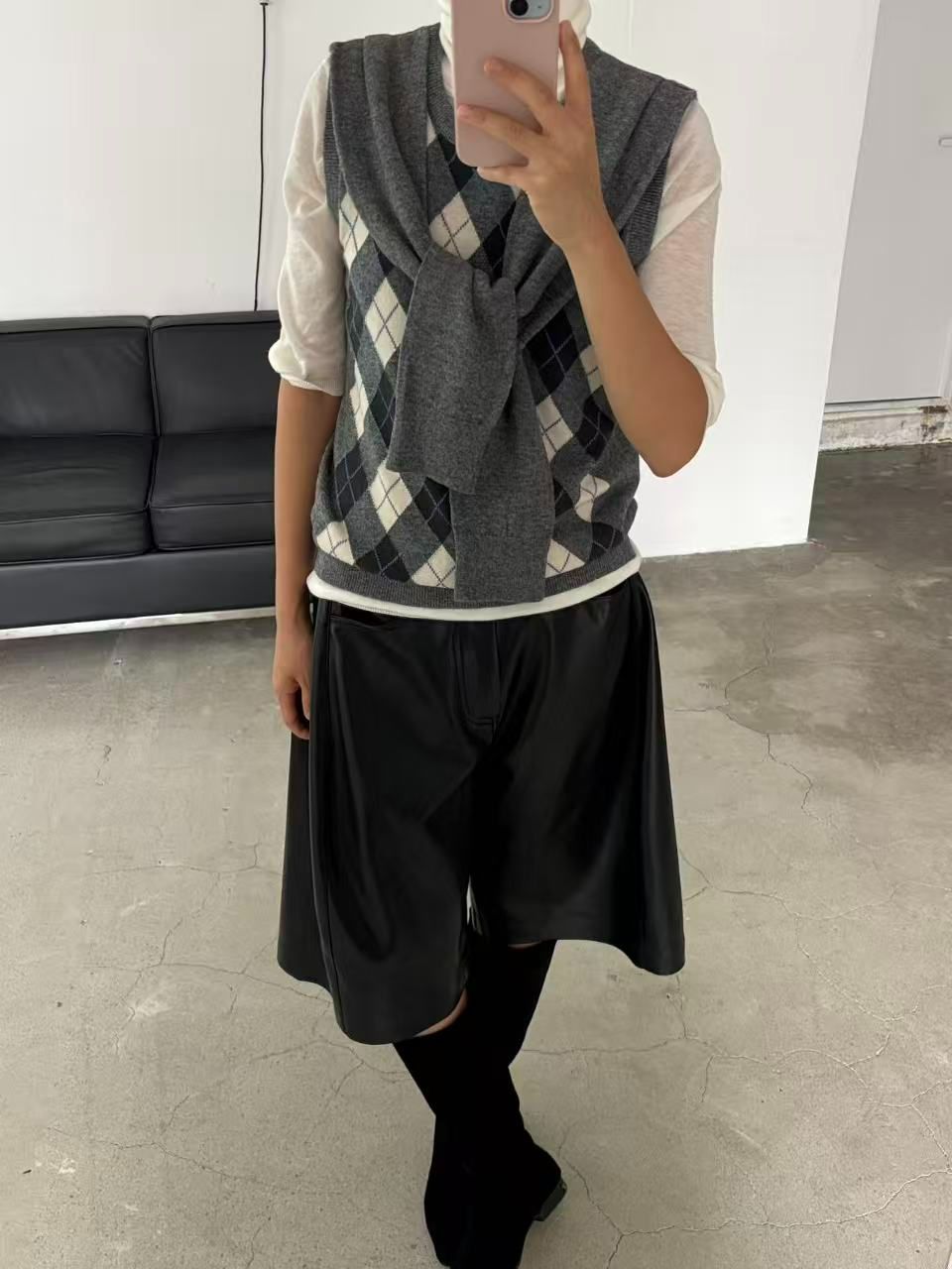 【咕G歐妮】正韓現貨。菱格紋羊毛背心（2色） 復古學院風針織衫 英倫風圓領針織背心 假披肩設計款 韓國製流行女裝