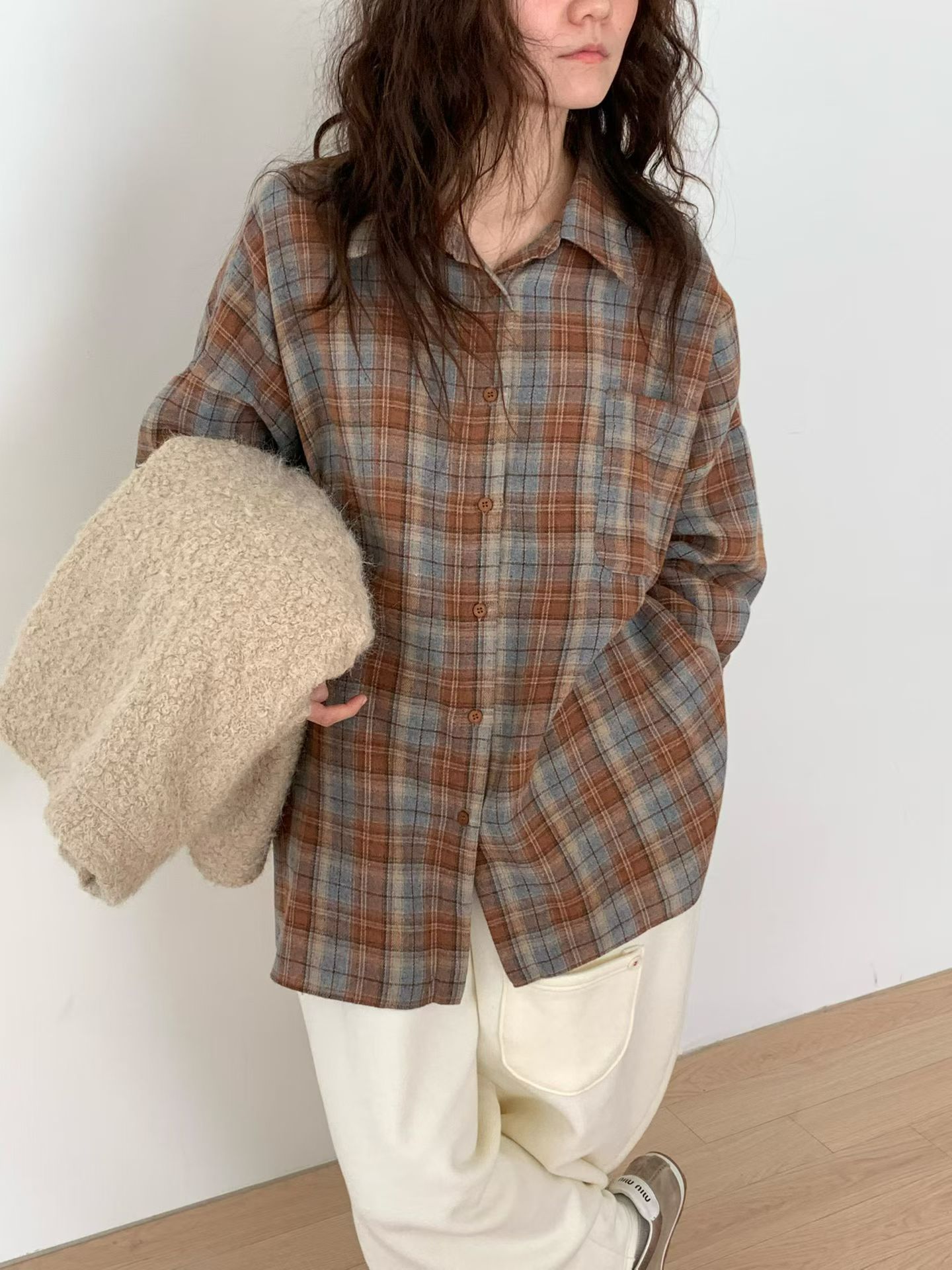 《咕G歐妮》正韓現貨。慵懶風羊毛混紡棉質格紋襯衫 冬季必備暖色調格子襯衫 長袖上衣  舒適百搭冬季必備款 韓國製