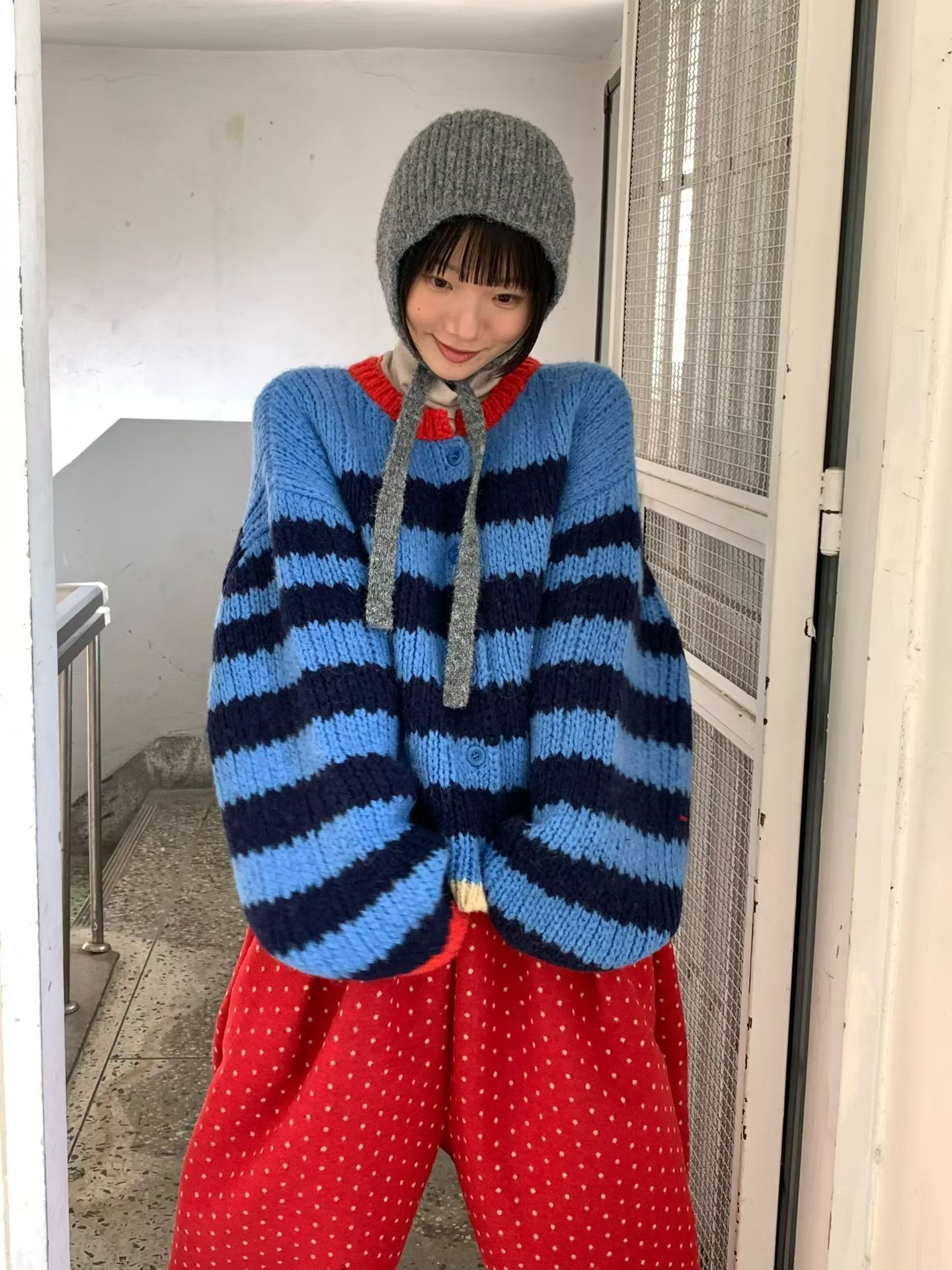 《咕G歐妮》正韓現貨。條紋寬版針織外套（2色）橫條排扣毛衣 羊毛混紡拼色寬鬆開襟外套 簡約舒適冬季必備款 韓國製流行女裝