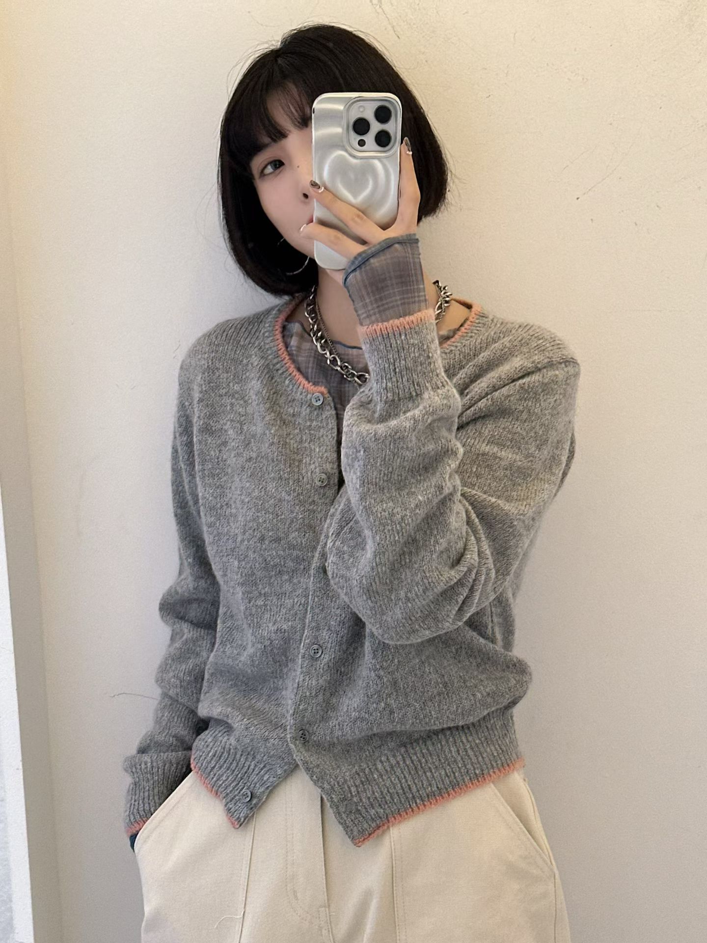 《咕G歐妮》正韓現貨。撞色滾邊開襟針織衫（2色） 百搭素色針織外套 合身版型含10%羊毛排釦衫 保暖舒適 韓國製流行女裝