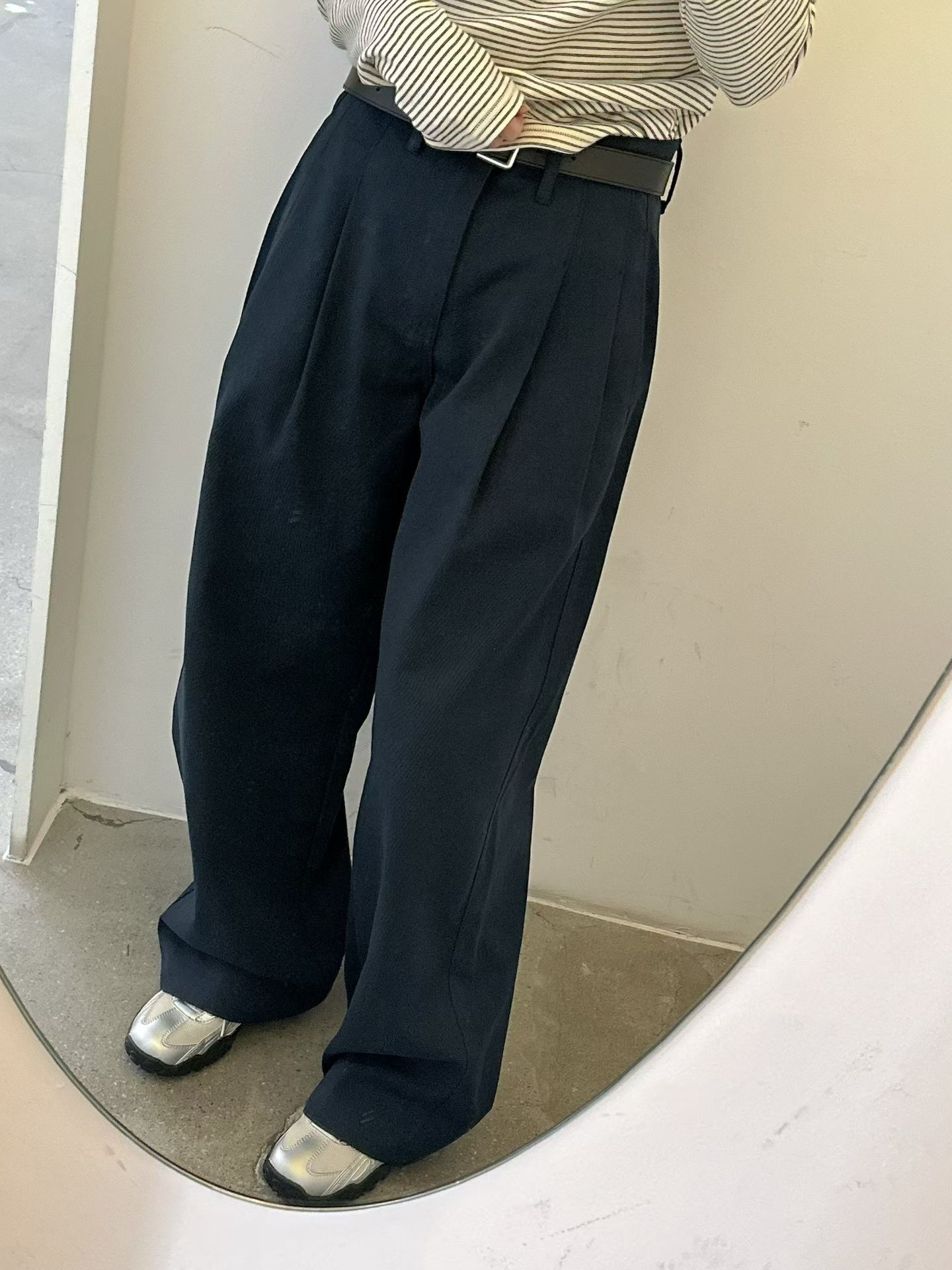 《咕G歐妮》正韓現貨。 打摺直筒長褲（2色） 美式復古西裝長褲 帥氣休閒寬褲 闊腿褲 寬鬆直筒休閒褲 工裝長褲 韓國製