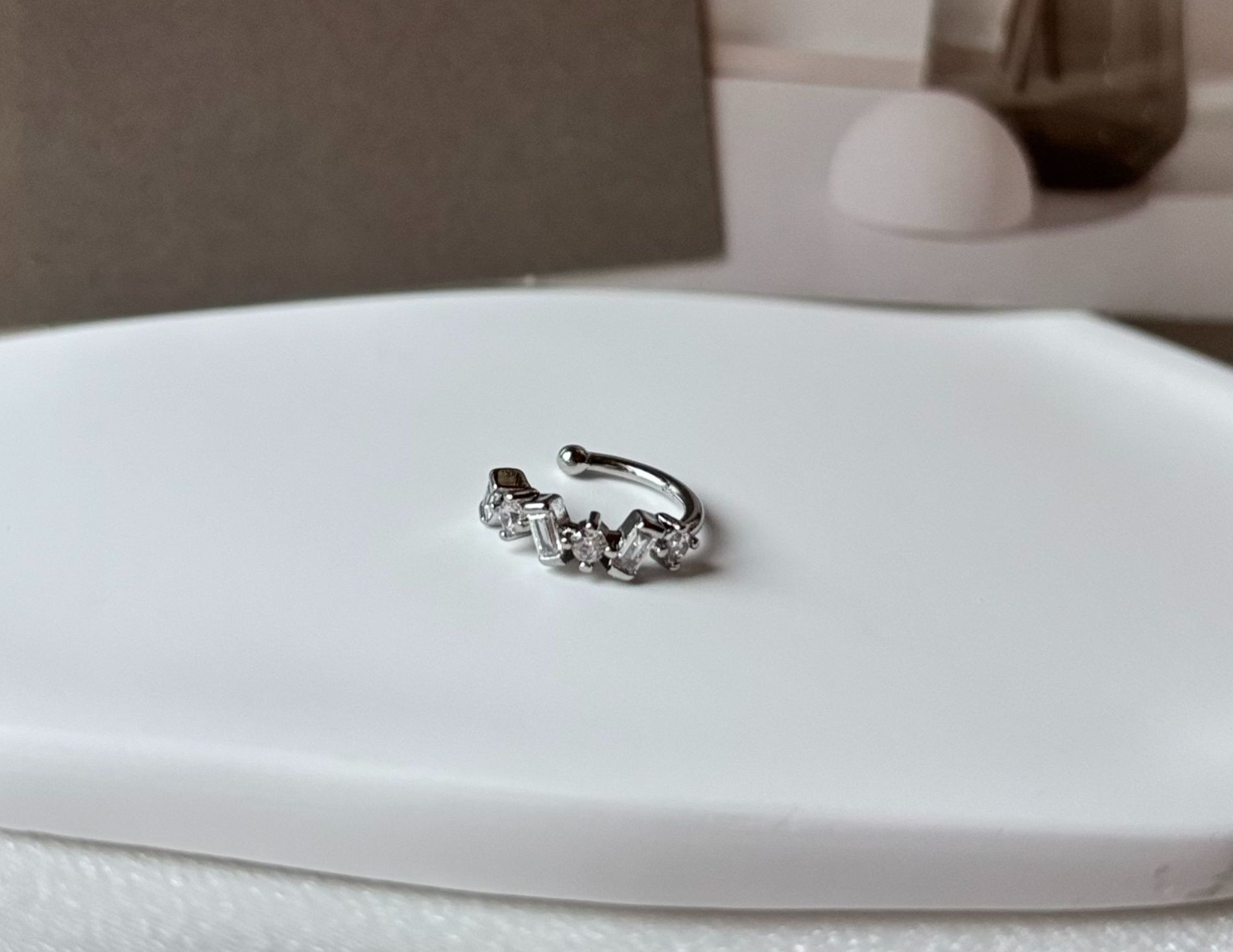 𝐍𝐎𝐖𝐀𝐃𝐀𝐘𝐒 | 小巧鋯石不規則耳夾-銀單支 飾品 韓系 氣質 nowadays