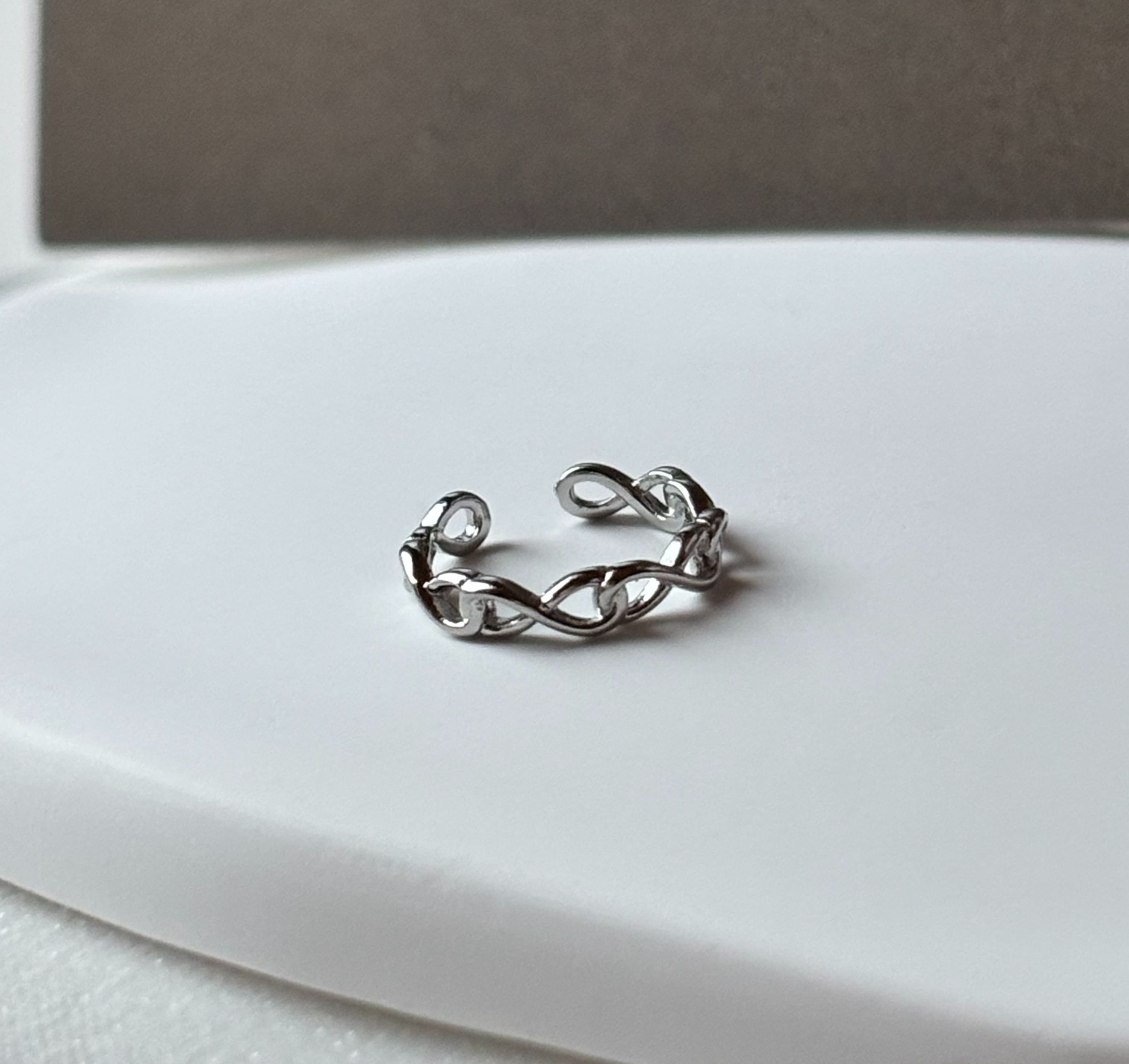 𝐍𝐎𝐖𝐀𝐃𝐀𝐘𝐒 | 無限重疊細扣環耳夾-單支 飾品 韓系 氣質 nowadays