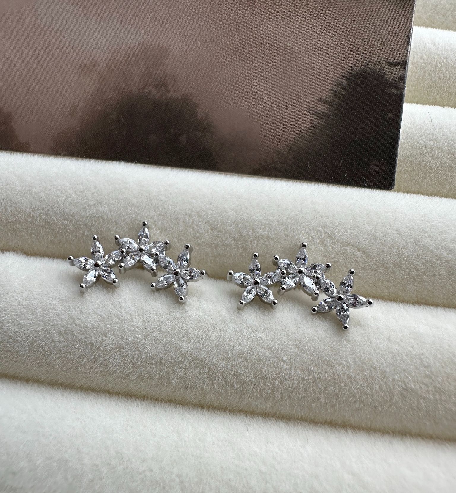 𝐍𝐎𝐖𝐀𝐃𝐀𝐘𝐒｜[925純銀]氣質三花/五瓣花鑲鑽耳針 純銀 耳釘 925純銀 韓系 nowadays