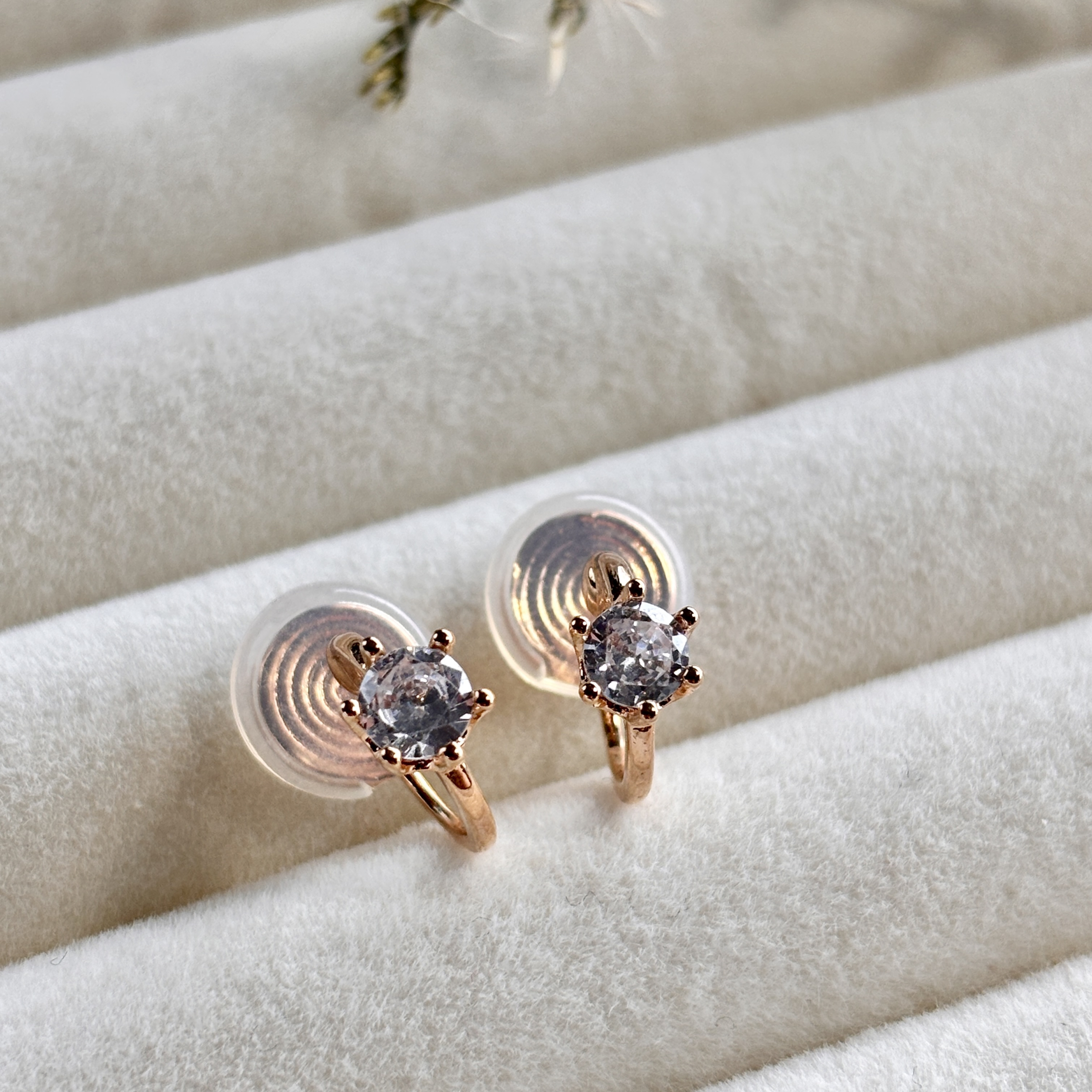 𝐍𝐎𝐖𝐀𝐃𝐀𝐘𝐒 | 簡約立爪圓鑽耳夾 飾品 韓系 氣質 蚊香盤 nowadays