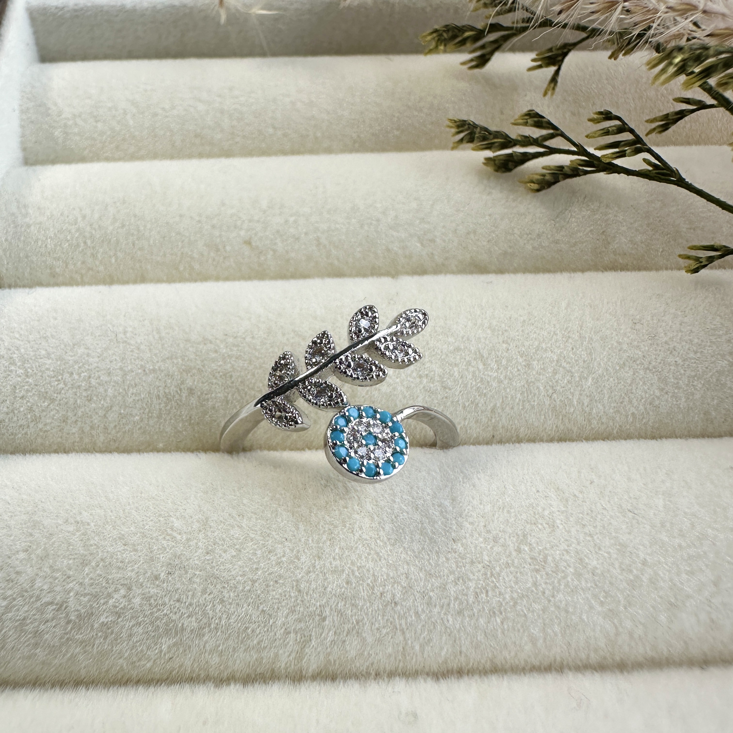 𝐍𝐎𝐖𝐀𝐃𝐀𝐘𝐒｜[希臘直送]月桂葉與守護之眼戒指-藍 月桂葉 戒指 不鏽鋼 女生戒指 希臘直送熱銷