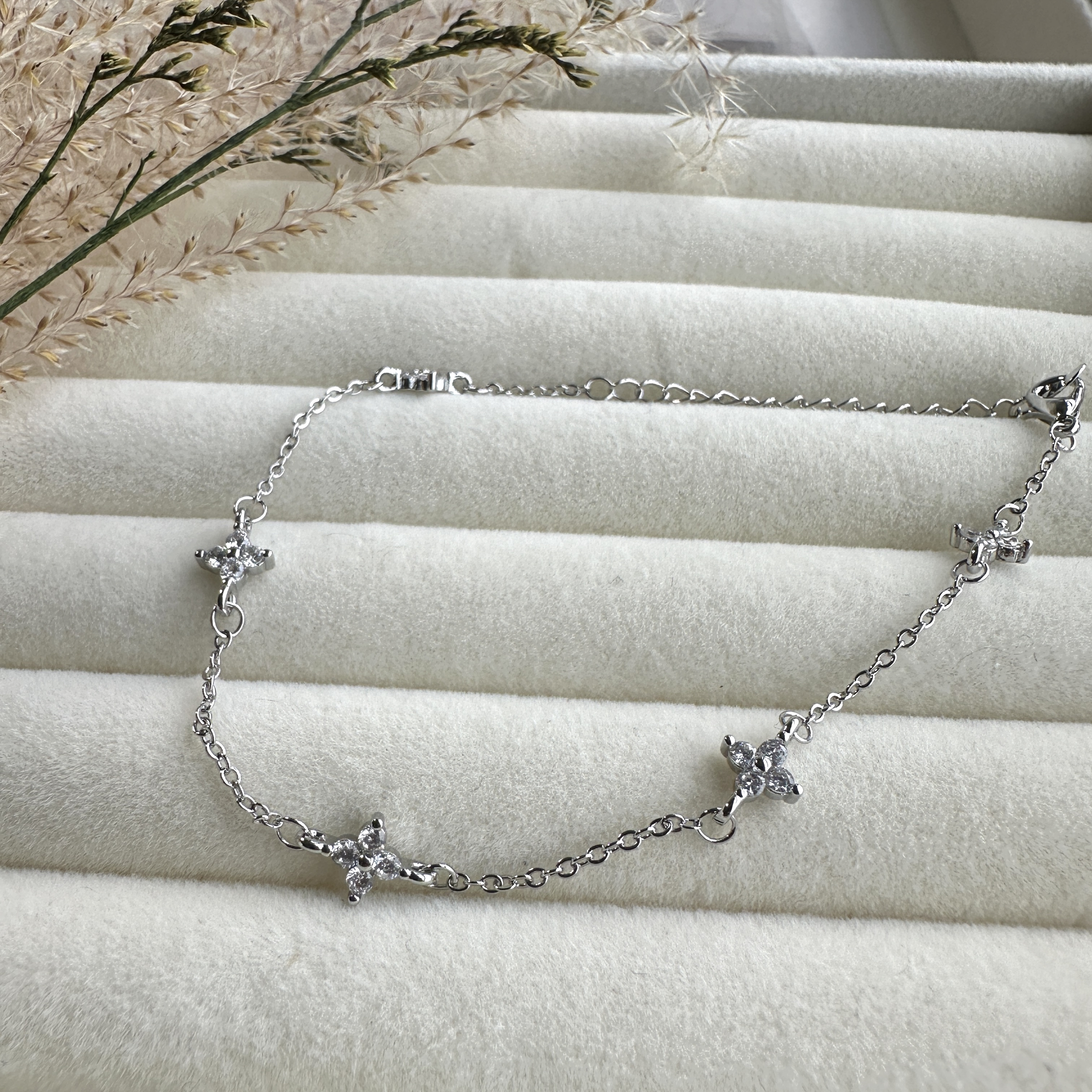 𝐍𝐎𝐖𝐀𝐃𝐀𝐘𝐒｜輕奢滿天星四葉草手鍊-銀 手鍊 女生手鍊 四葉草 nowadays