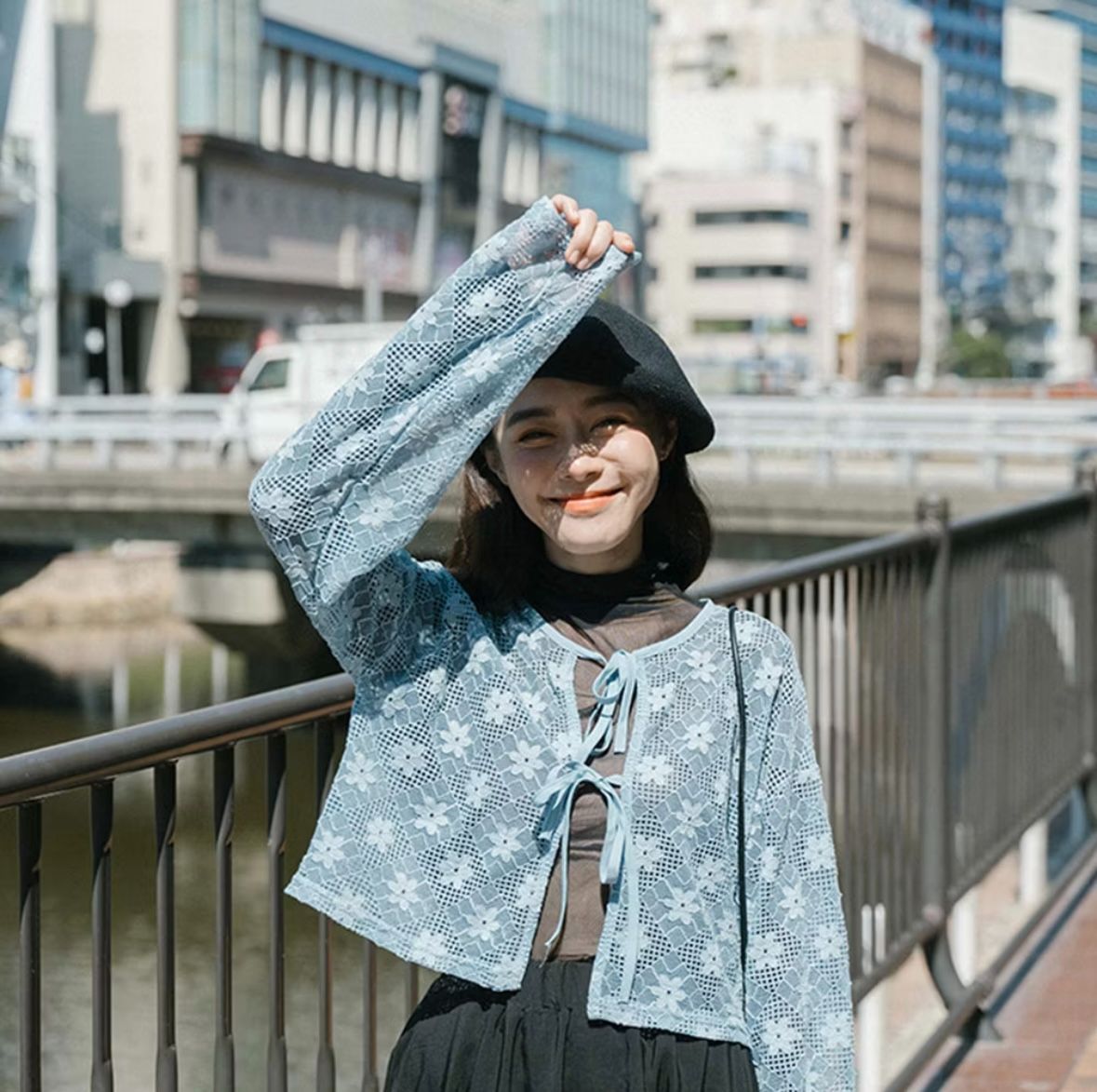 QUEENSHOP 緹花鏤空雙綁帶短版外罩
