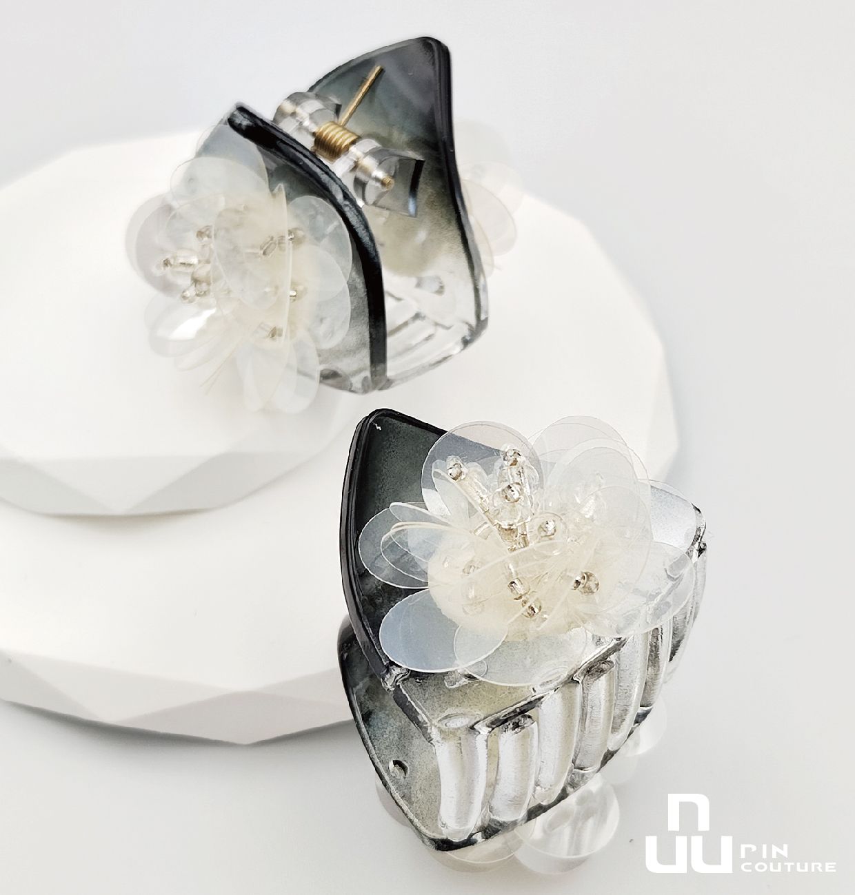 Pin Couture 【短髮推薦】髮夾 髮飾 小抓夾 百貨聯名限定款 清透手工花朵髮夾 漸層色鯊魚夾