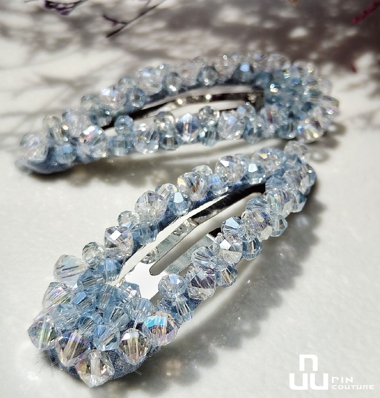 Pin Couture 【百貨聯名限定款】髮飾 髮夾 2入組 精緻邊夾 重手工髮飾 輕奢水晶造型髮夾