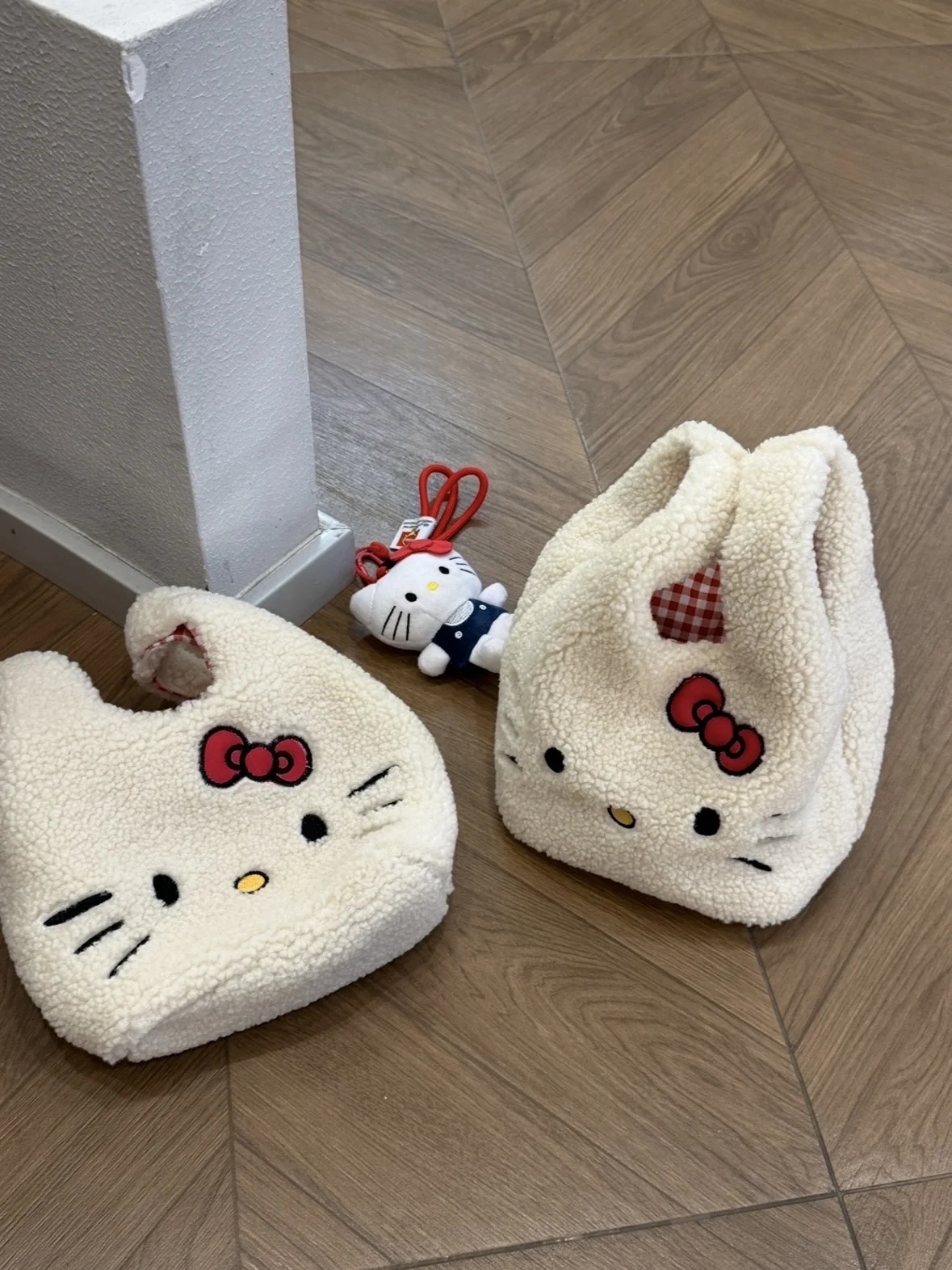 羊羔毛白色kitty手提包