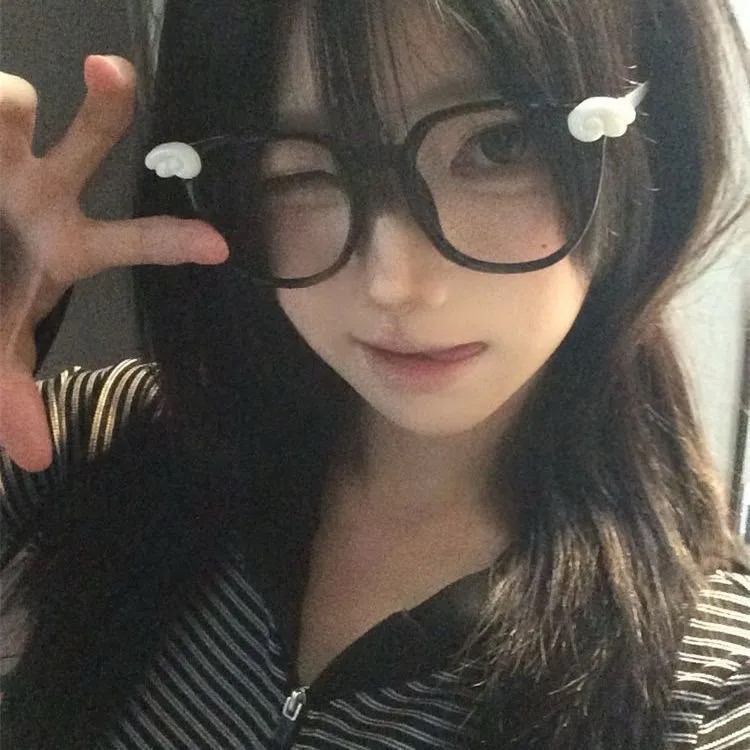 超級萌！顯臉小 天使翅膀黑框眼鏡🪽