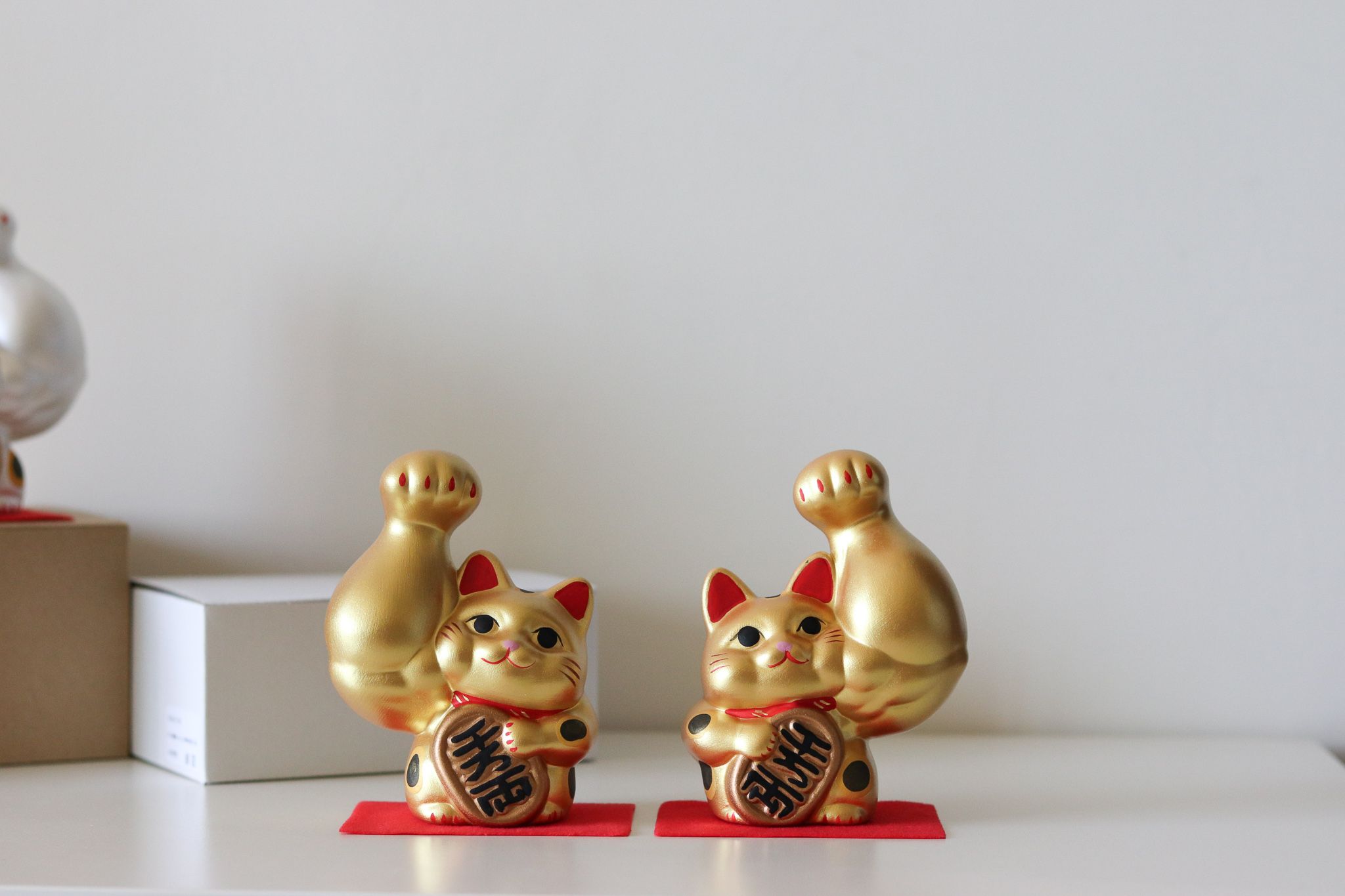 【Yourtableware】日本 龍虎堂 筋肉 剛腕 千萬兩 金招財貓 陶瓷擺飾（大）