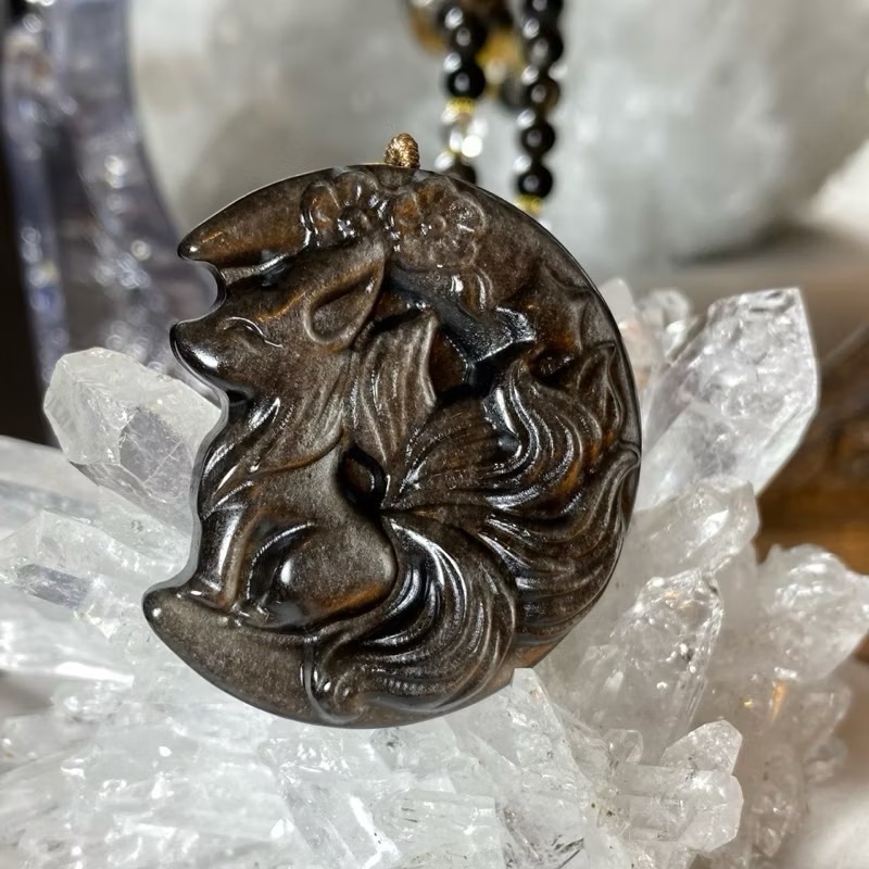 銀曜石月亮狐 Moonlit Obsidian Fox