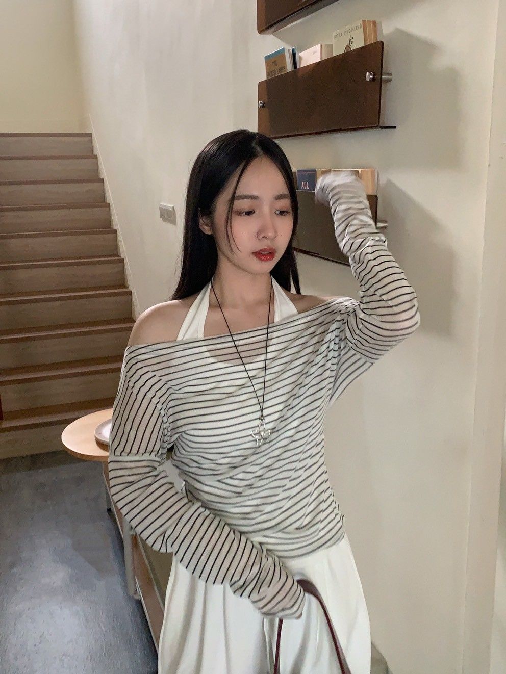 Velpro｜慵懶系條紋一字領兩件套上衣 掛脖吊帶 長袖罩衫 露肩 修身顯瘦