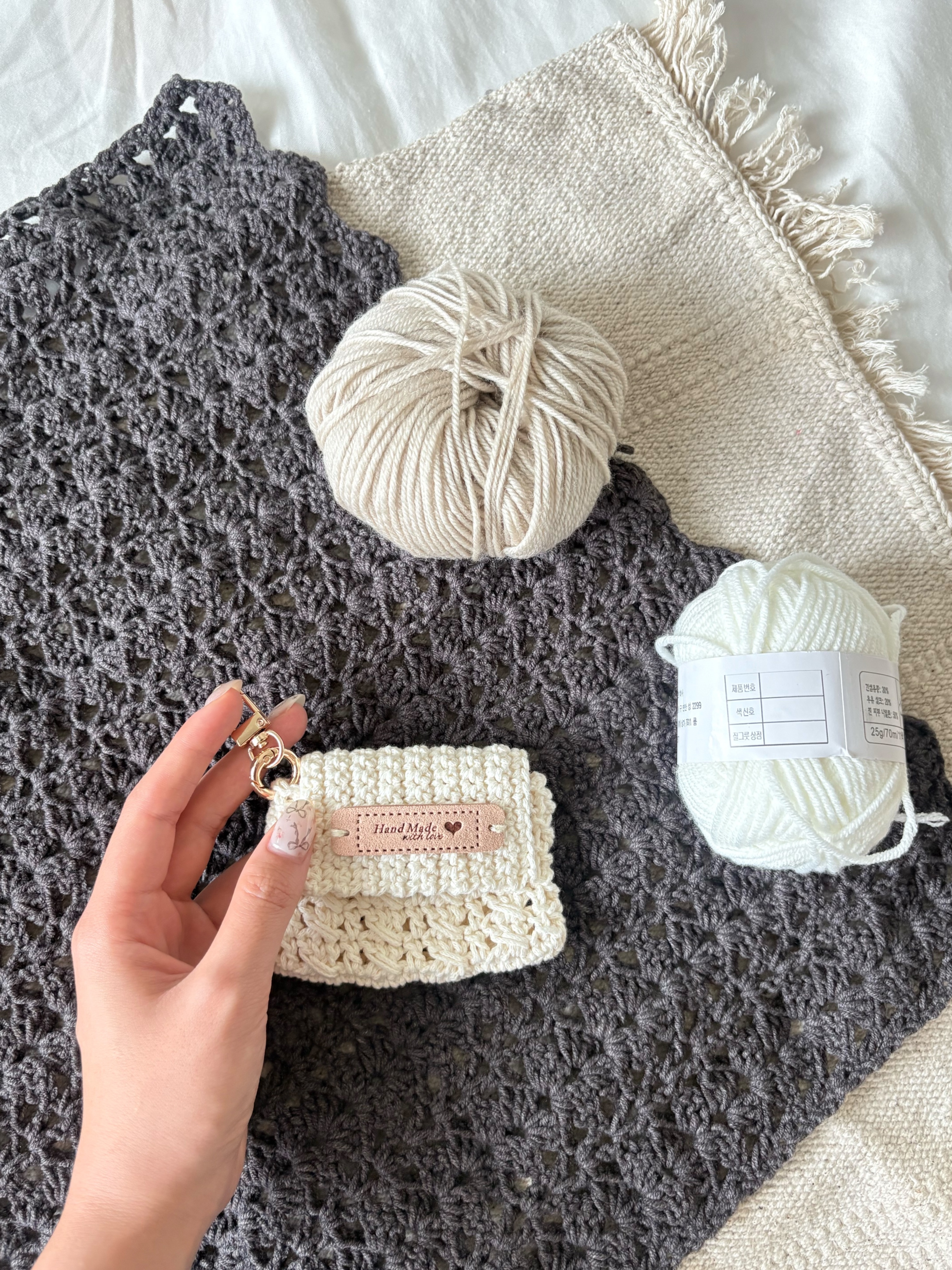 奶油白扣環耳機包 𓈒𓂂 🐚