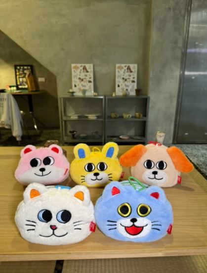 【日耀堂】角色絨毛吊飾零錢包 （5款） 側邊加厚設計 小物收納包