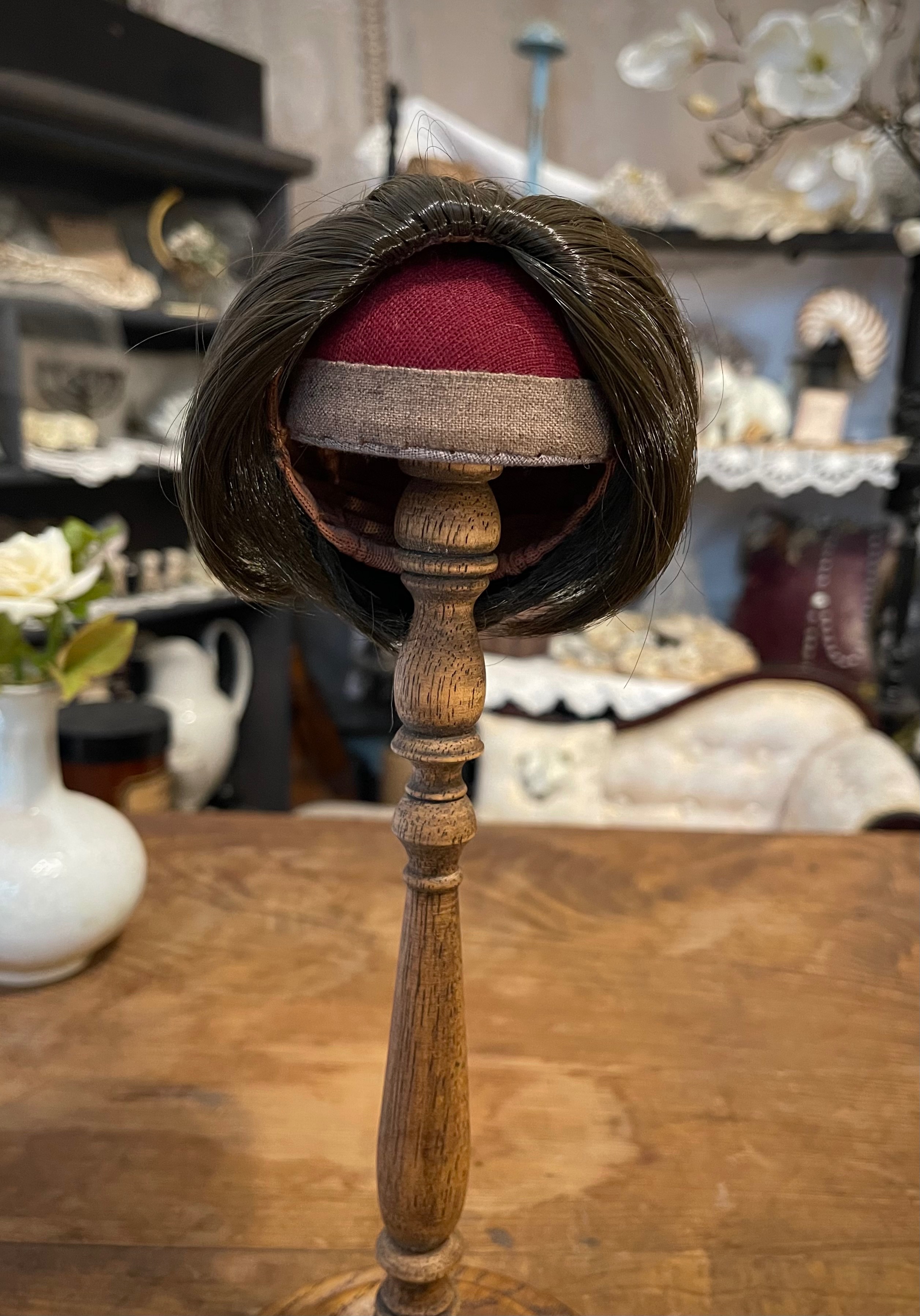 日本職人品牌，深咖啡接近黑色，背頭，大頭可戴