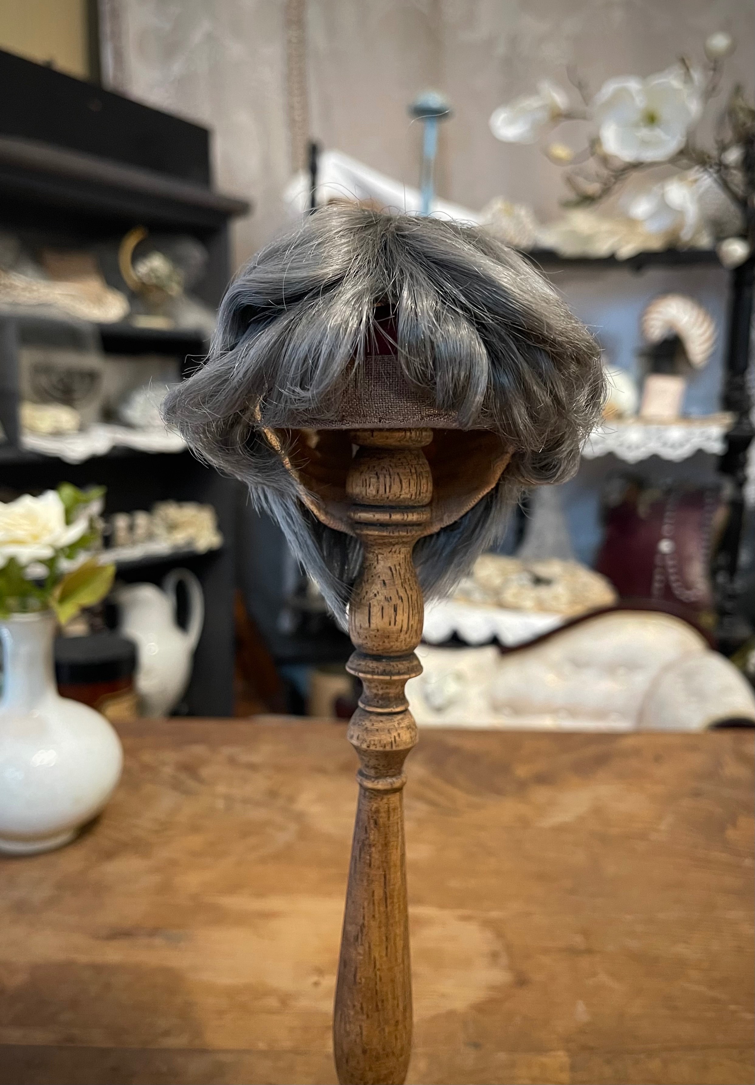 switch家，忘記型號，灰色捲髮