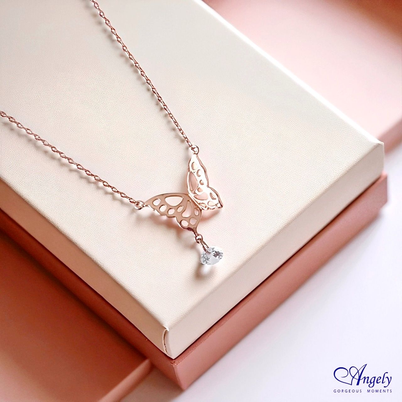 【Angely】鍍18K玫瑰金 設計感鏤空蝴蝶鋯石項鍊(享盒裝服務)|願妳如蝴蝶般自在閃耀 生日禮物 女生禮物
