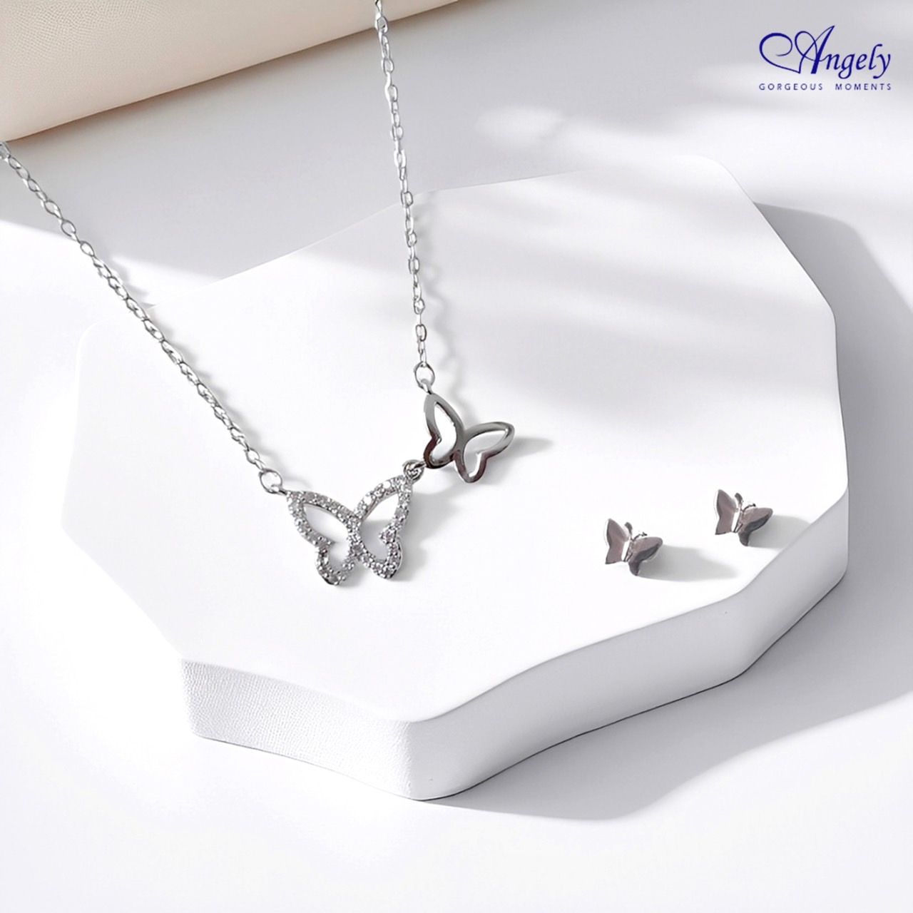 【Angely】『1+1飾品獨家組合』浪漫蝶語項鍊耳環套組(享盒裝服務)| 送禮 簡約 精緻 生日禮物  女生禮物