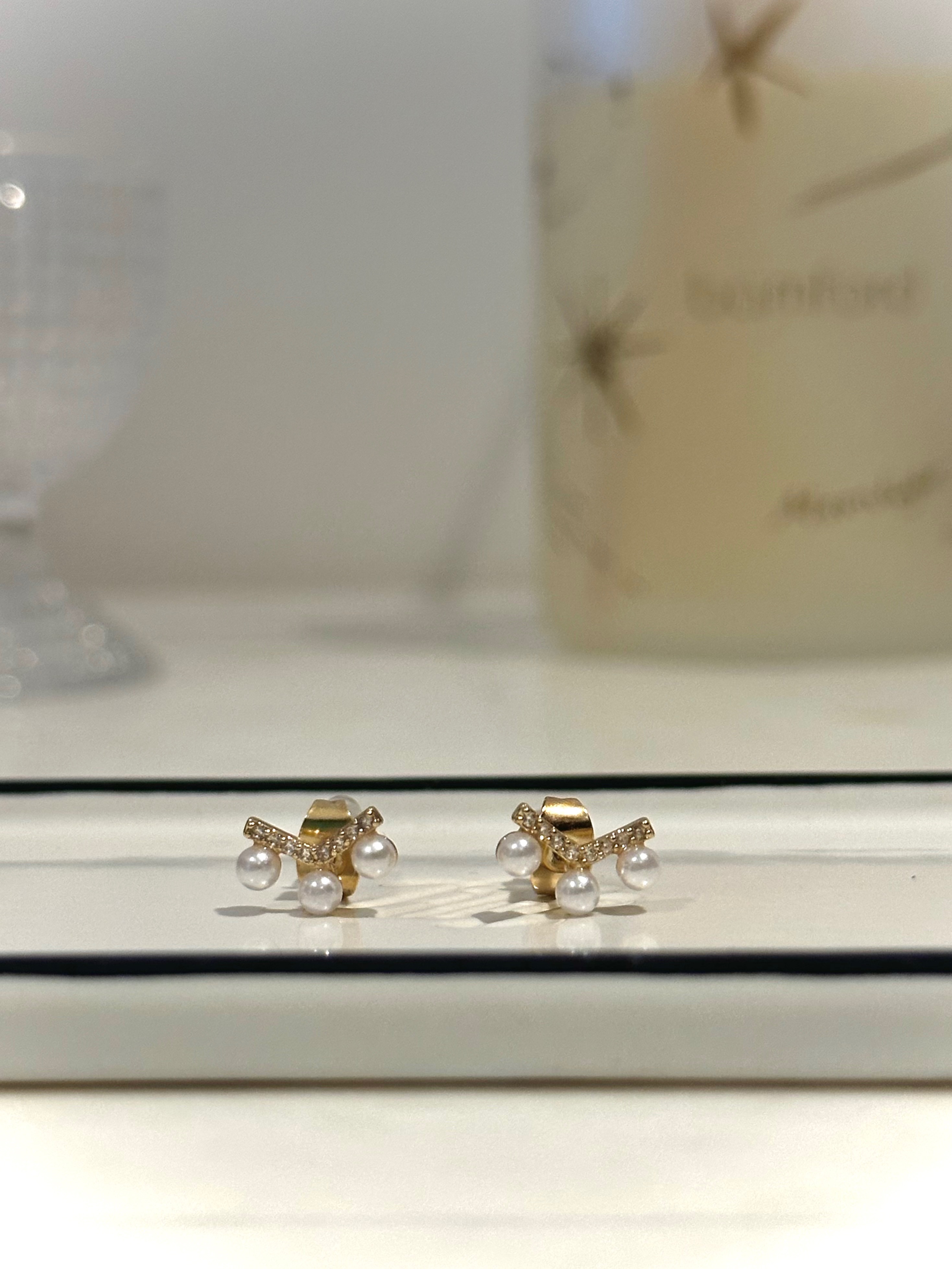 星點珍珠 耳針式耳環一對