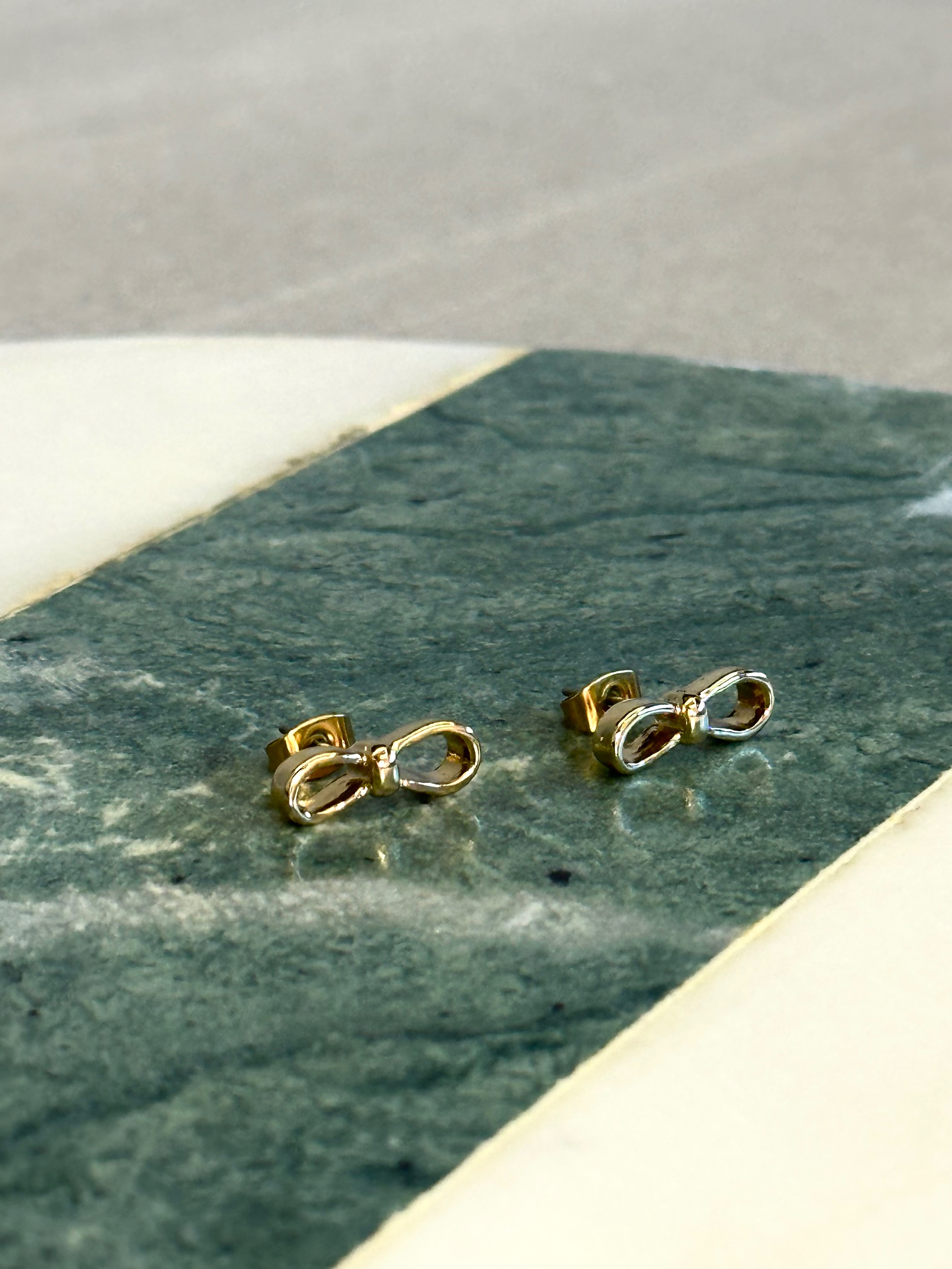 簡約蝴蝶結 耳針式耳環一對