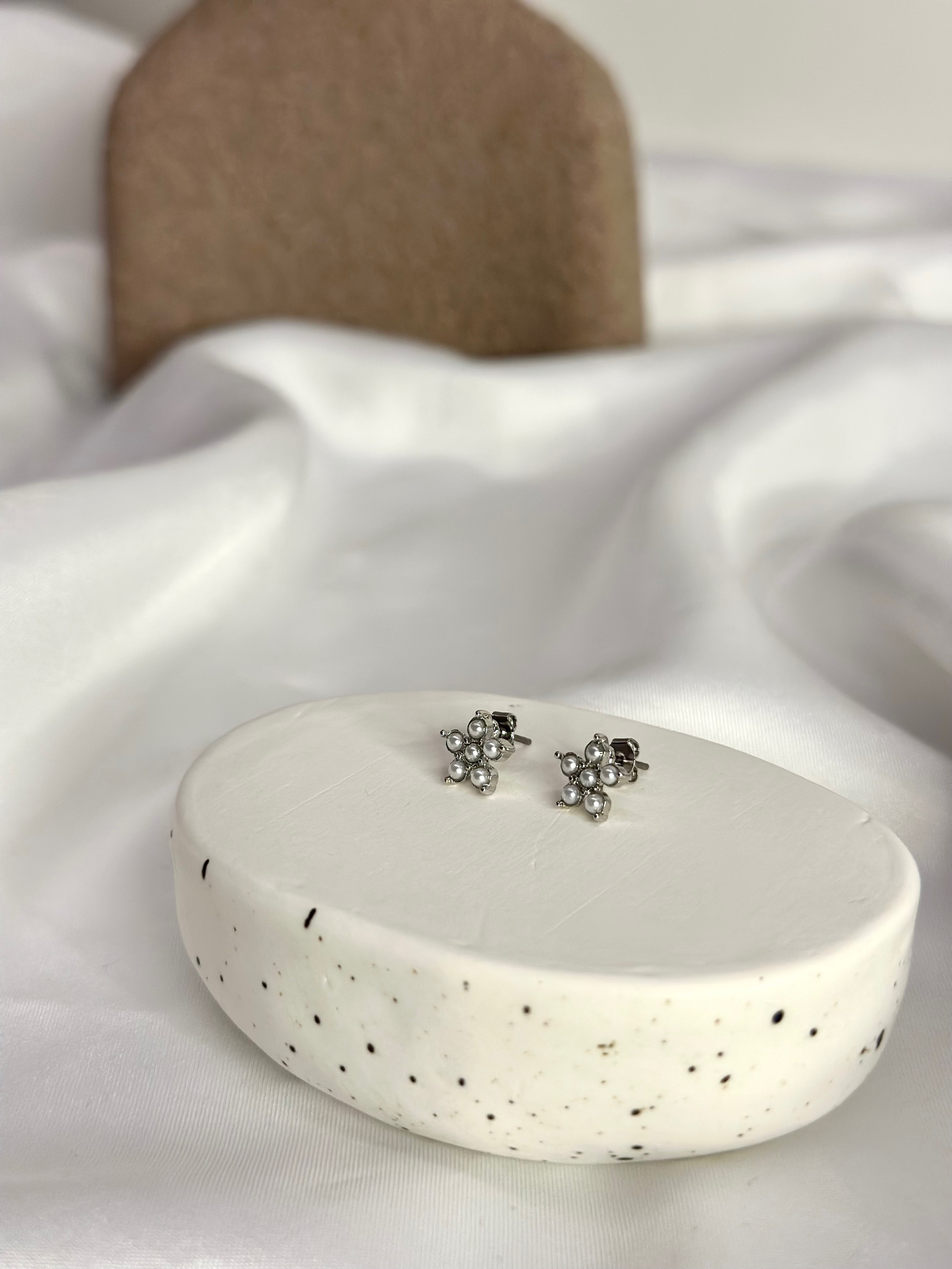 五芒花 銀色 耳針式耳環一對