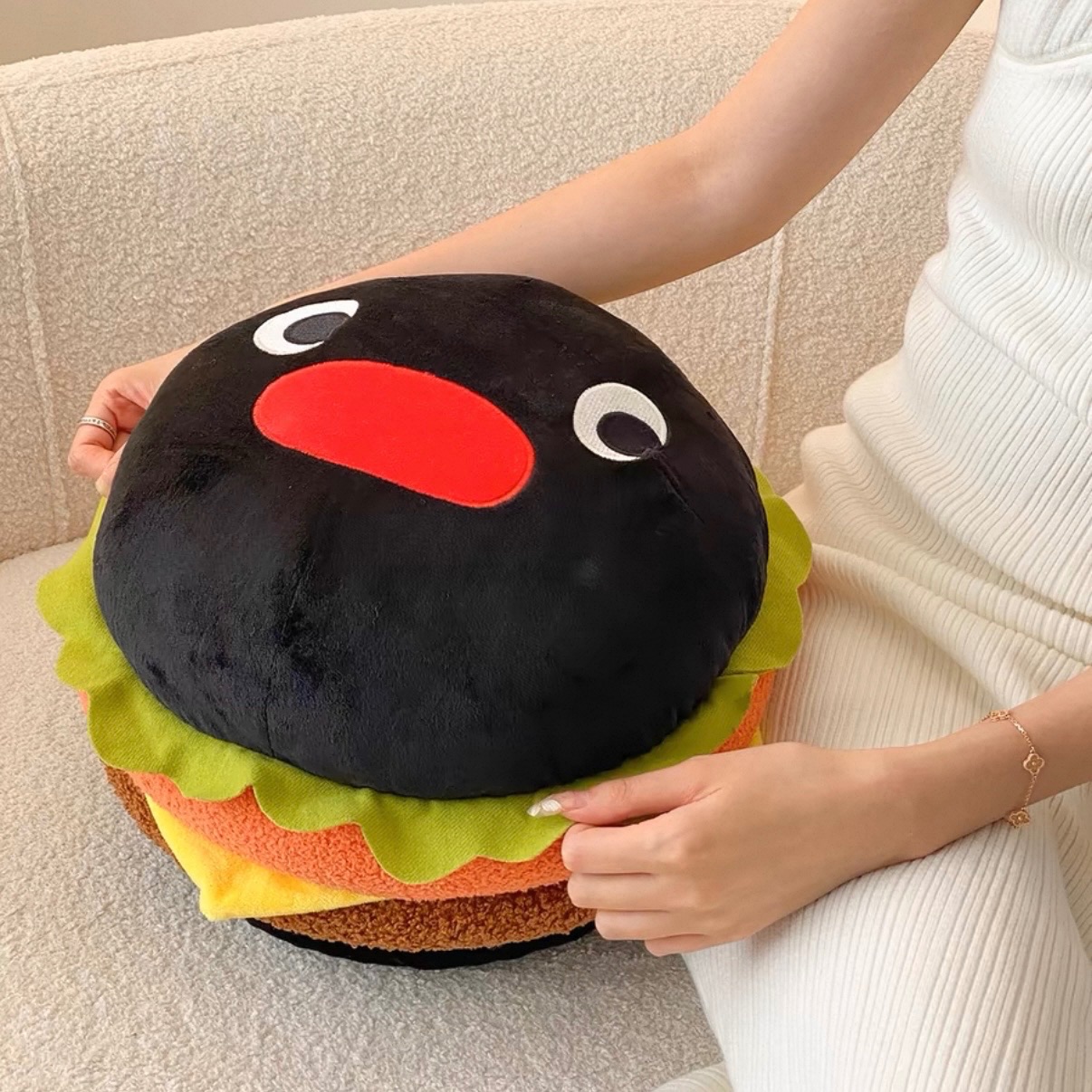 Pingu｜黑金企鵝抱枕